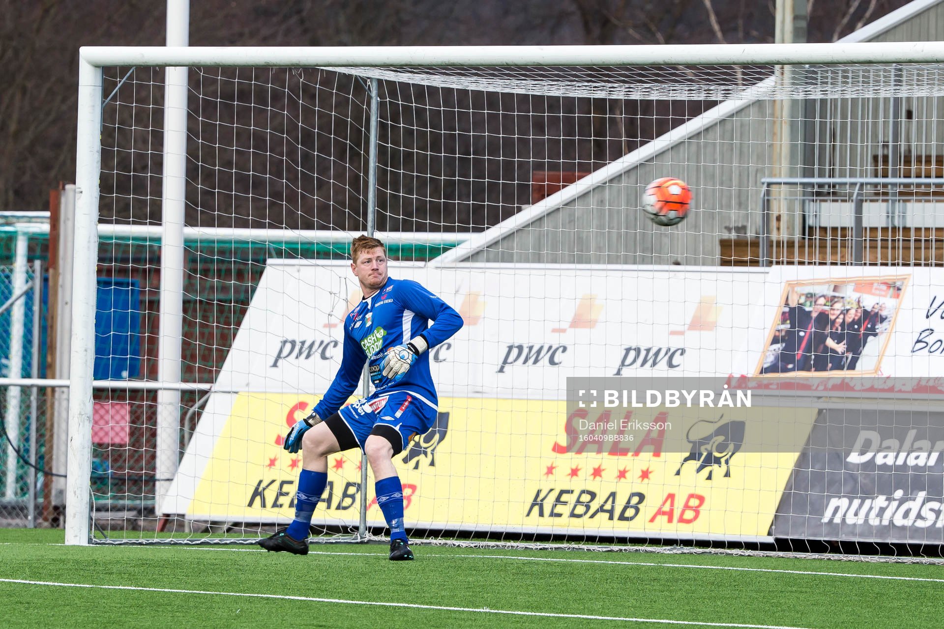 Kvittering 1-1 bakom Varbergs målvakt Peter Dahlberg i fotbollsmatchen i superettan mellan Dalkurd och Varberg den 9 april 2016 i Borlänge.