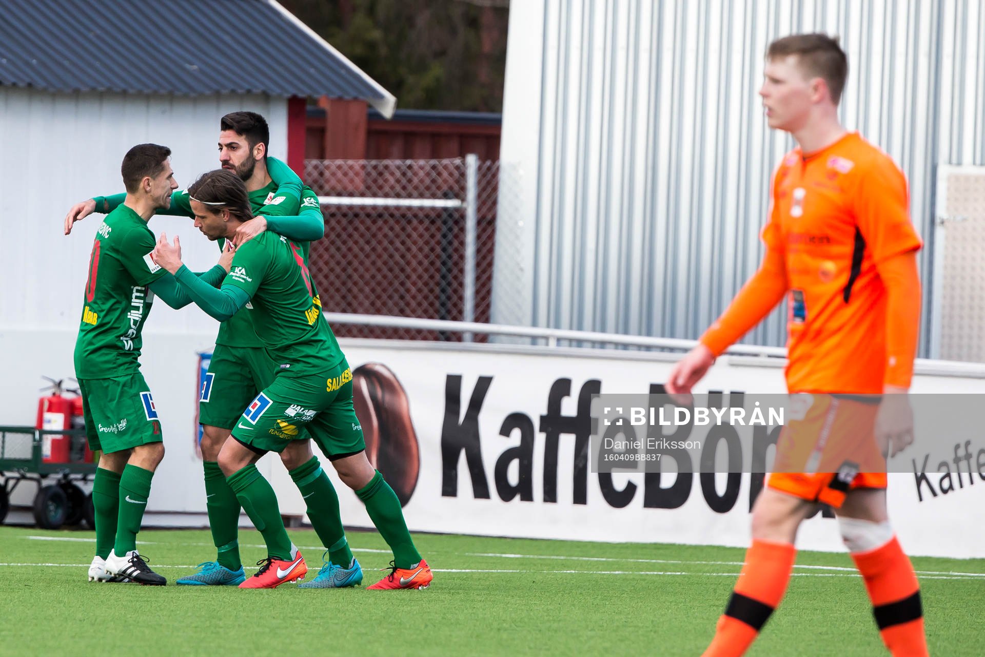Dalkurds Mirkan Aydin jublar med Dalkurds Predrag
