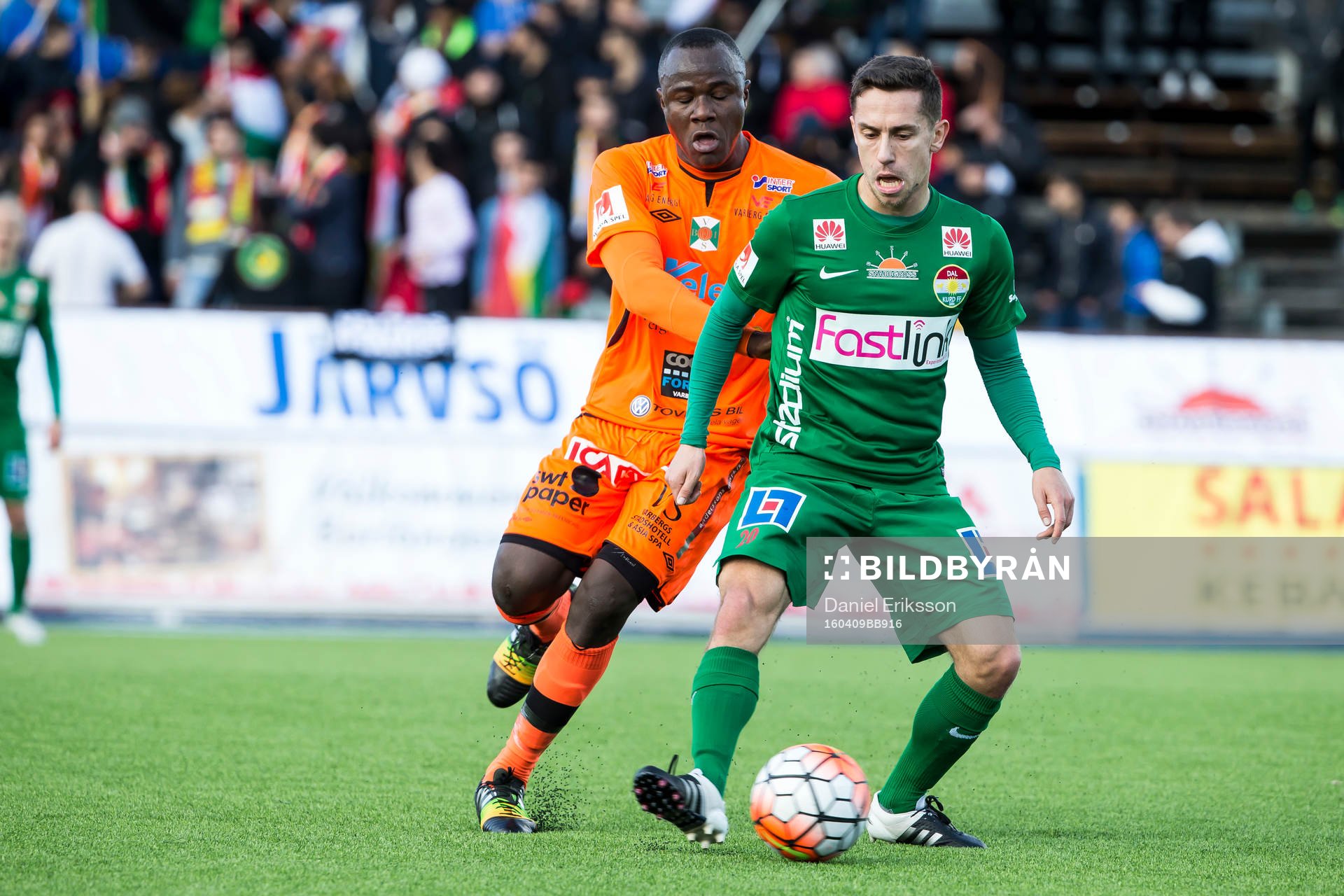 Dalkurds Predrag Randelovic och Varbergs Nsima Peter  i