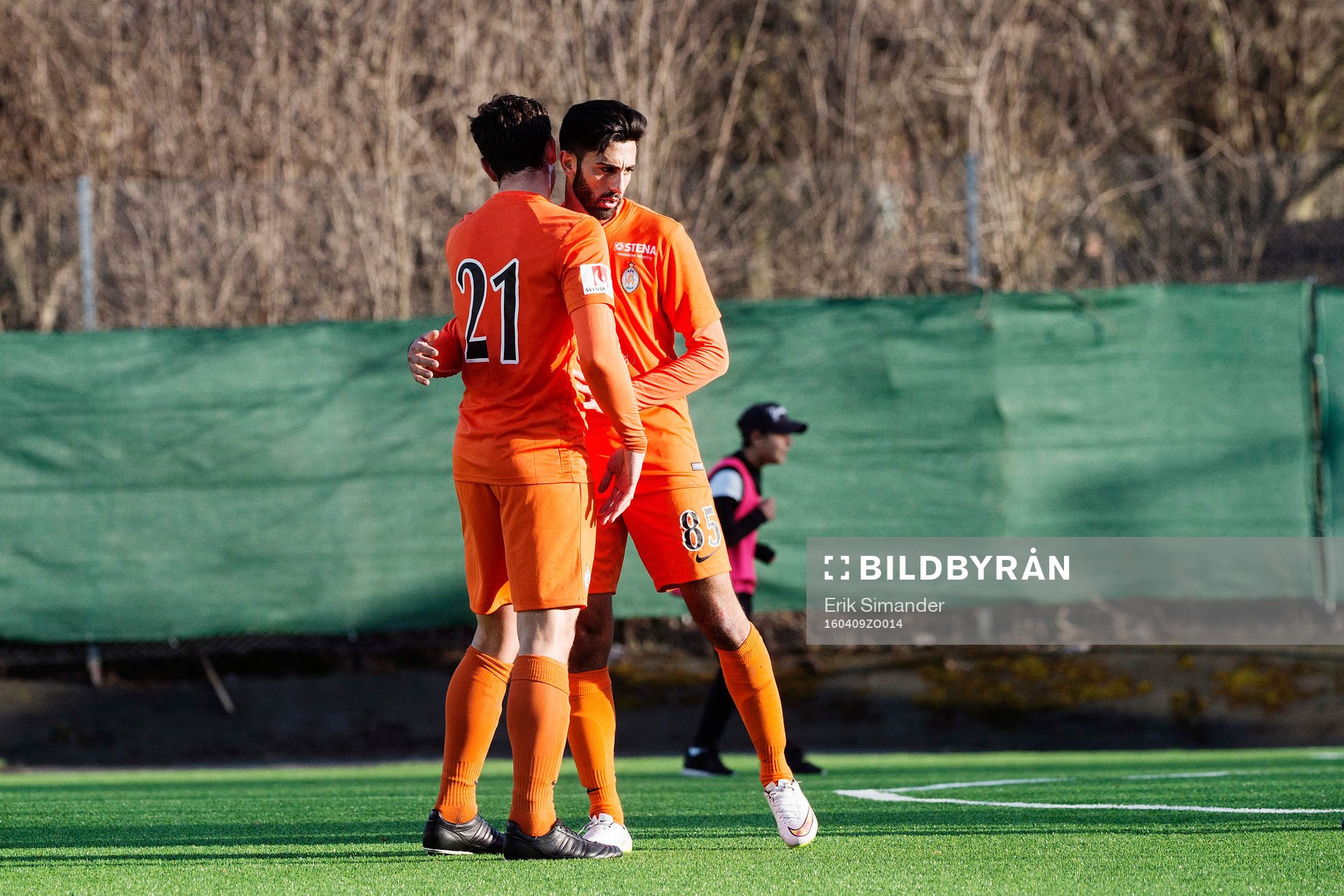 Athletics Carlos Gaete Moggia och Othman El Kabir jublar