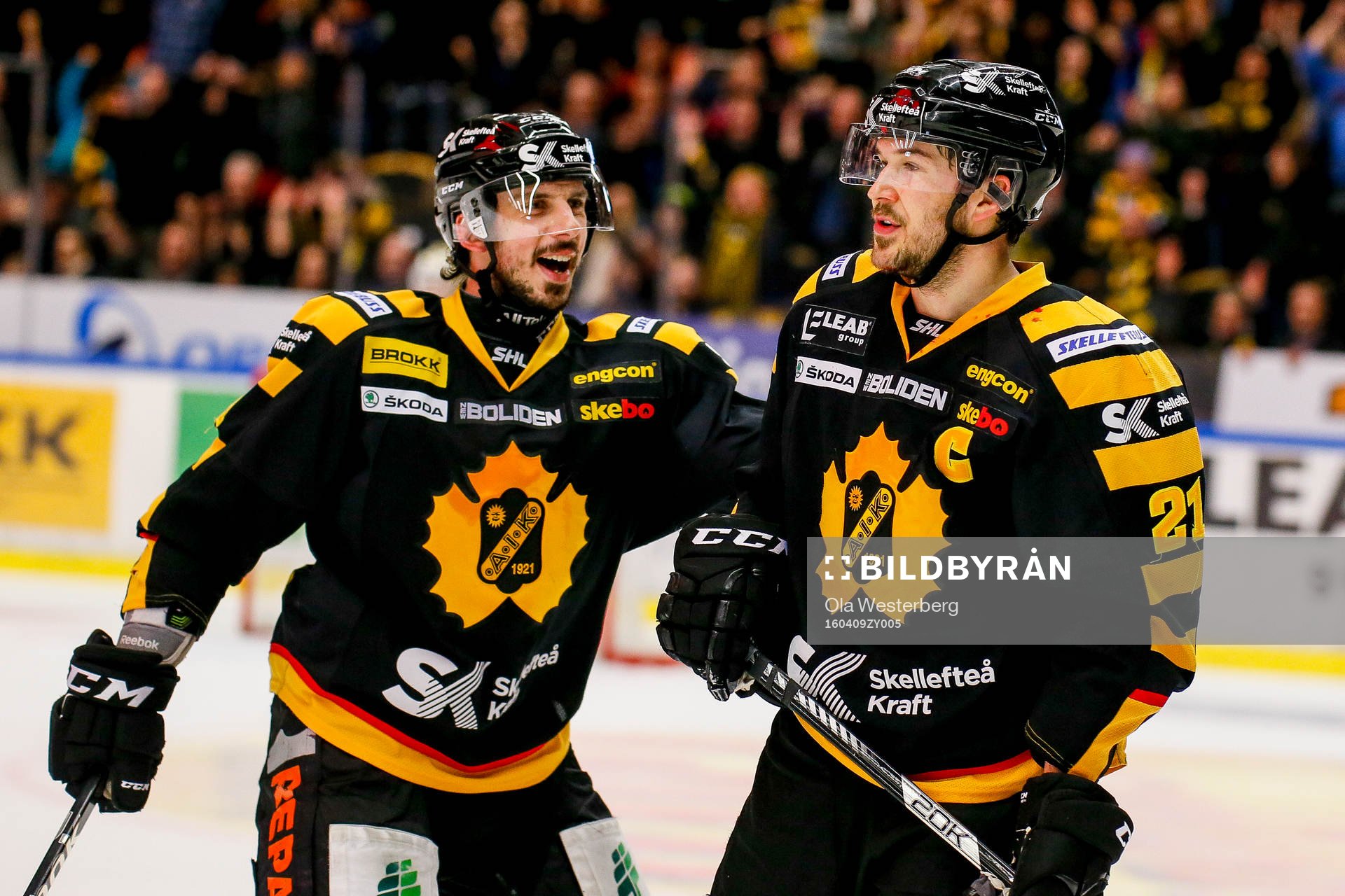 Skellefteås Jimmie Ericsson och Fredrik Lindgren  jublar