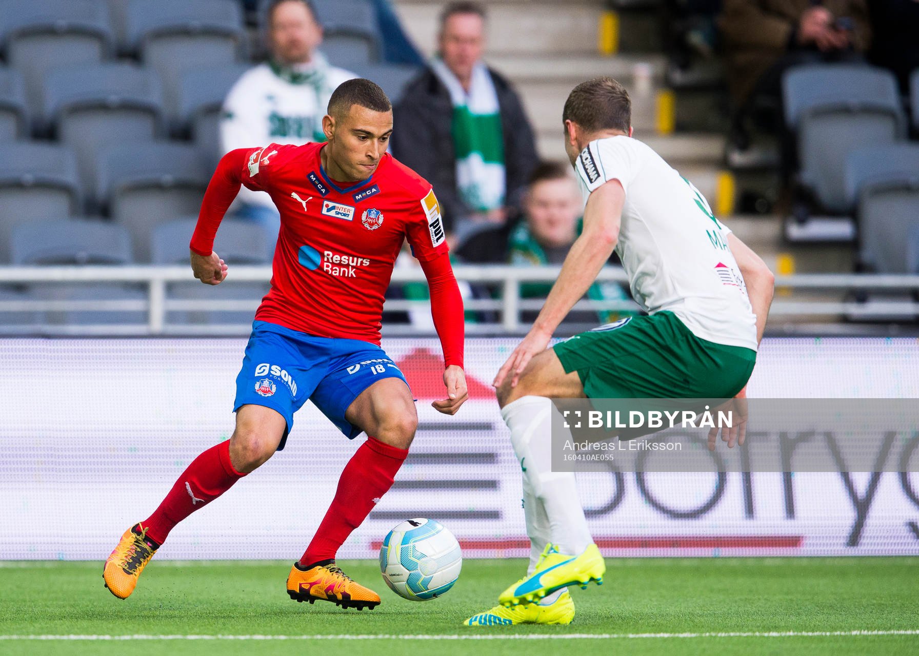 Helsingborgs Jordan Larsson och Hammarbys Richard Magyar