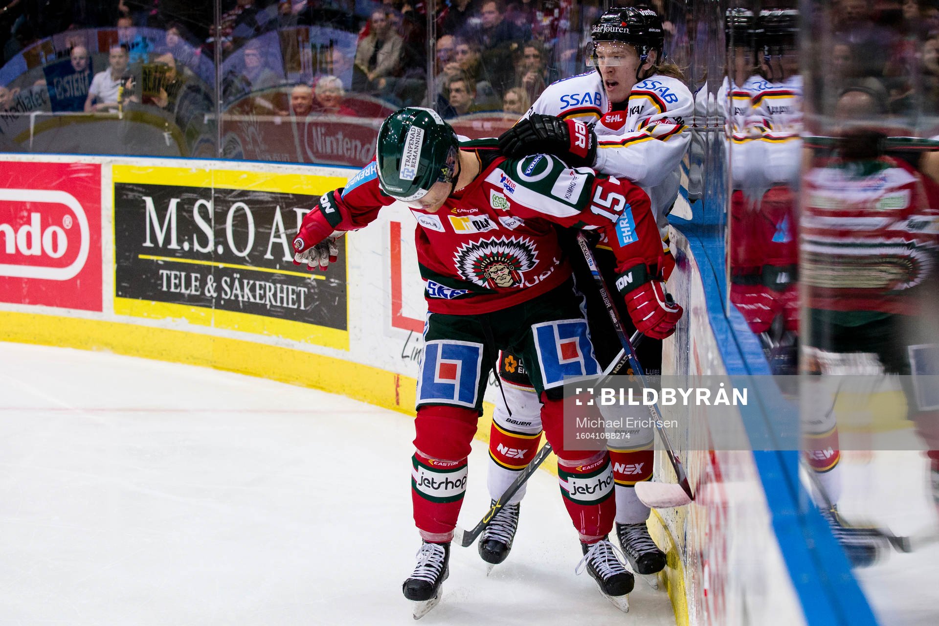 Luleås Emil Sylvegård och Frölundas Joey Crabb