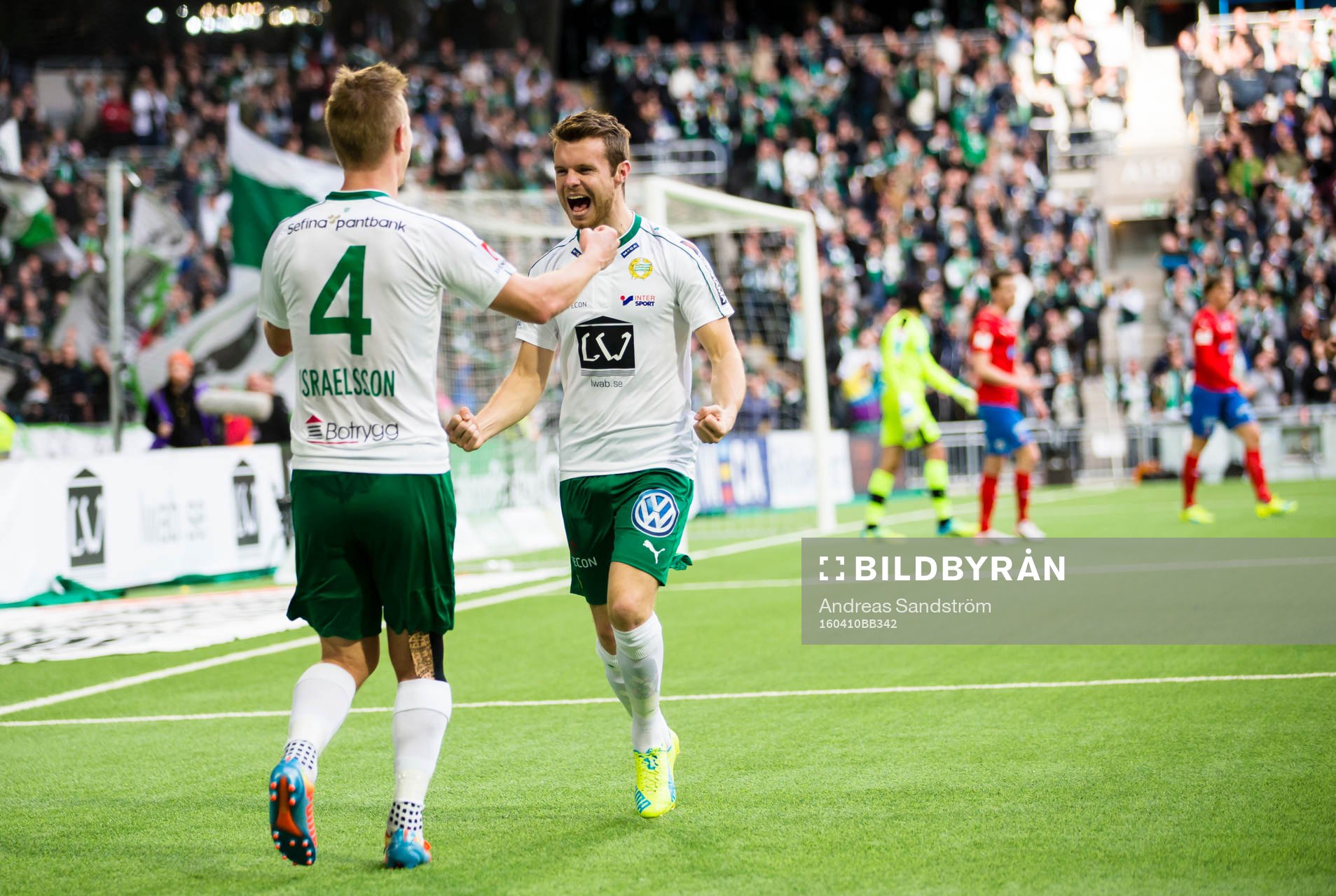 Hammarbys Erik Israelsson gör 5-1 och gratuleras av Måns