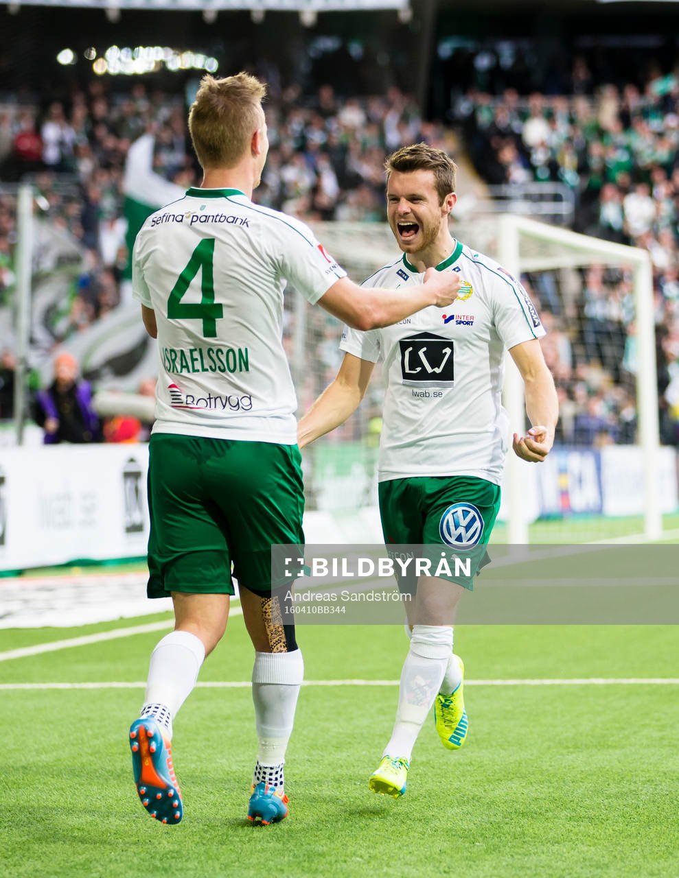 Hammarbys Erik Israelsson gör 5-1 och gratuleras av Måns