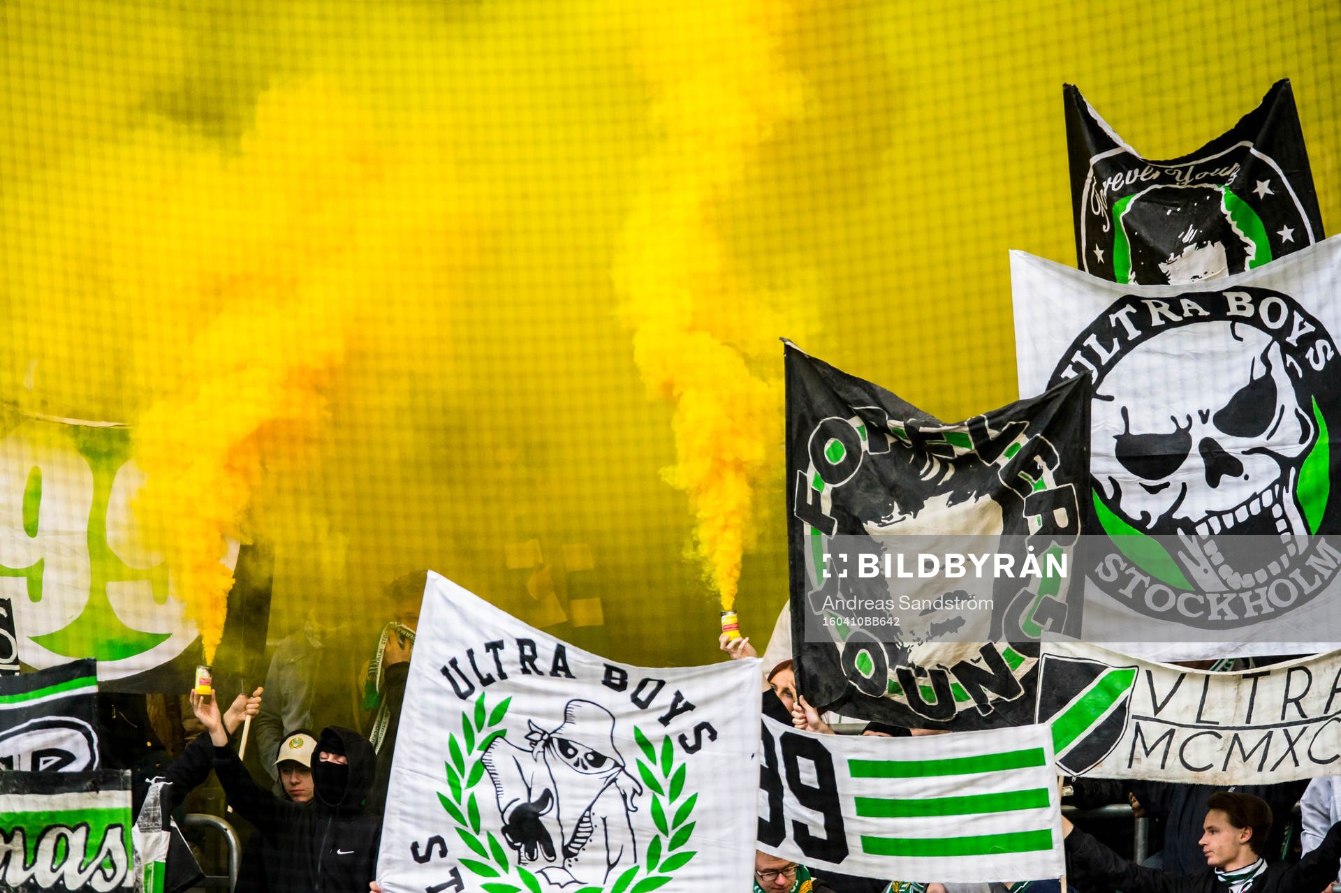Gula rökbomer i Hammarbys klack