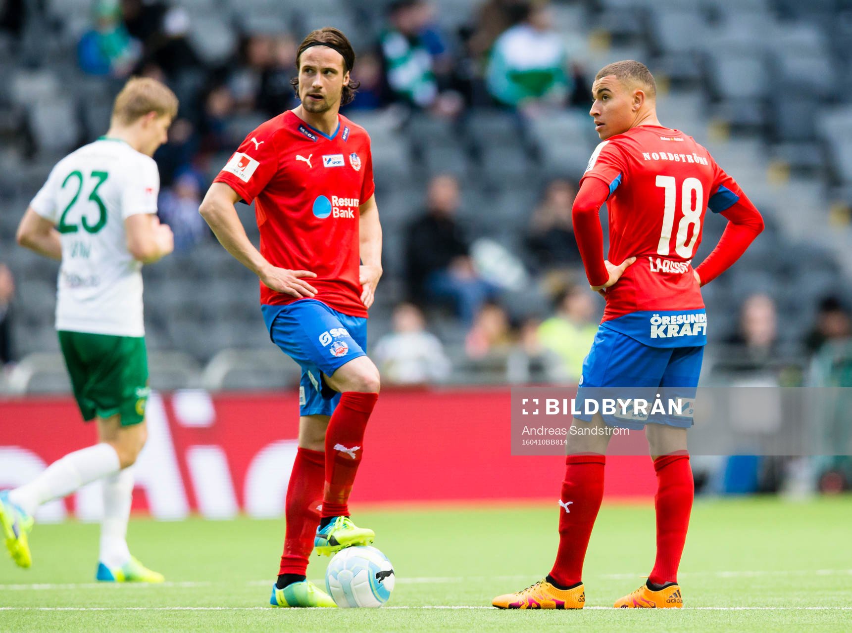 Helsingborgs Linus Hallenius och Jordan Larsson (h) ser
