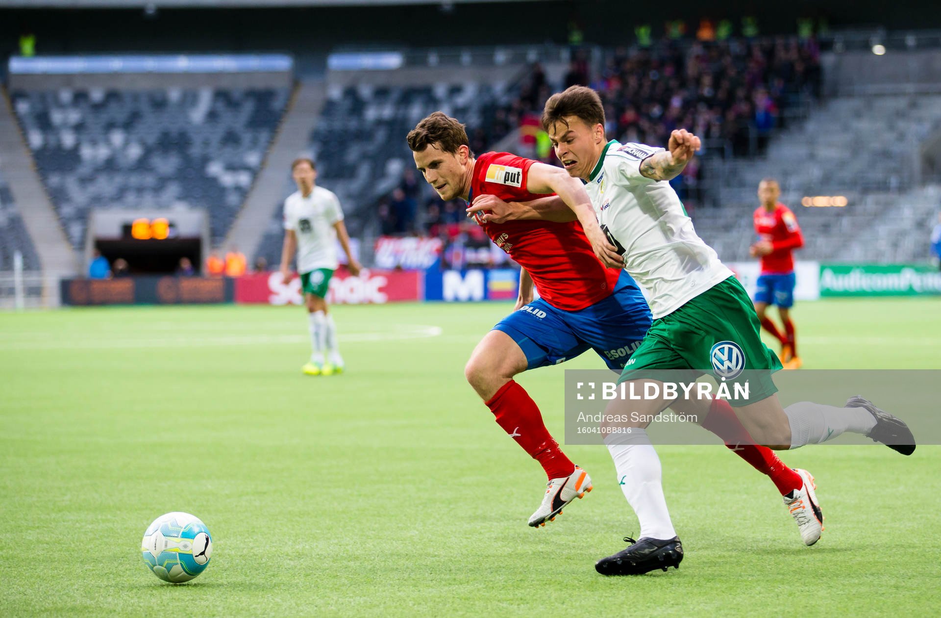 Hammarbys Melker Hallberg i kamp om bollen med Helsingborgs Jesper Björkman under fotbollsmatchen i Allsvenskan mellan Hammarby och Helsingborg den 10 April 2016 i Stockholm.