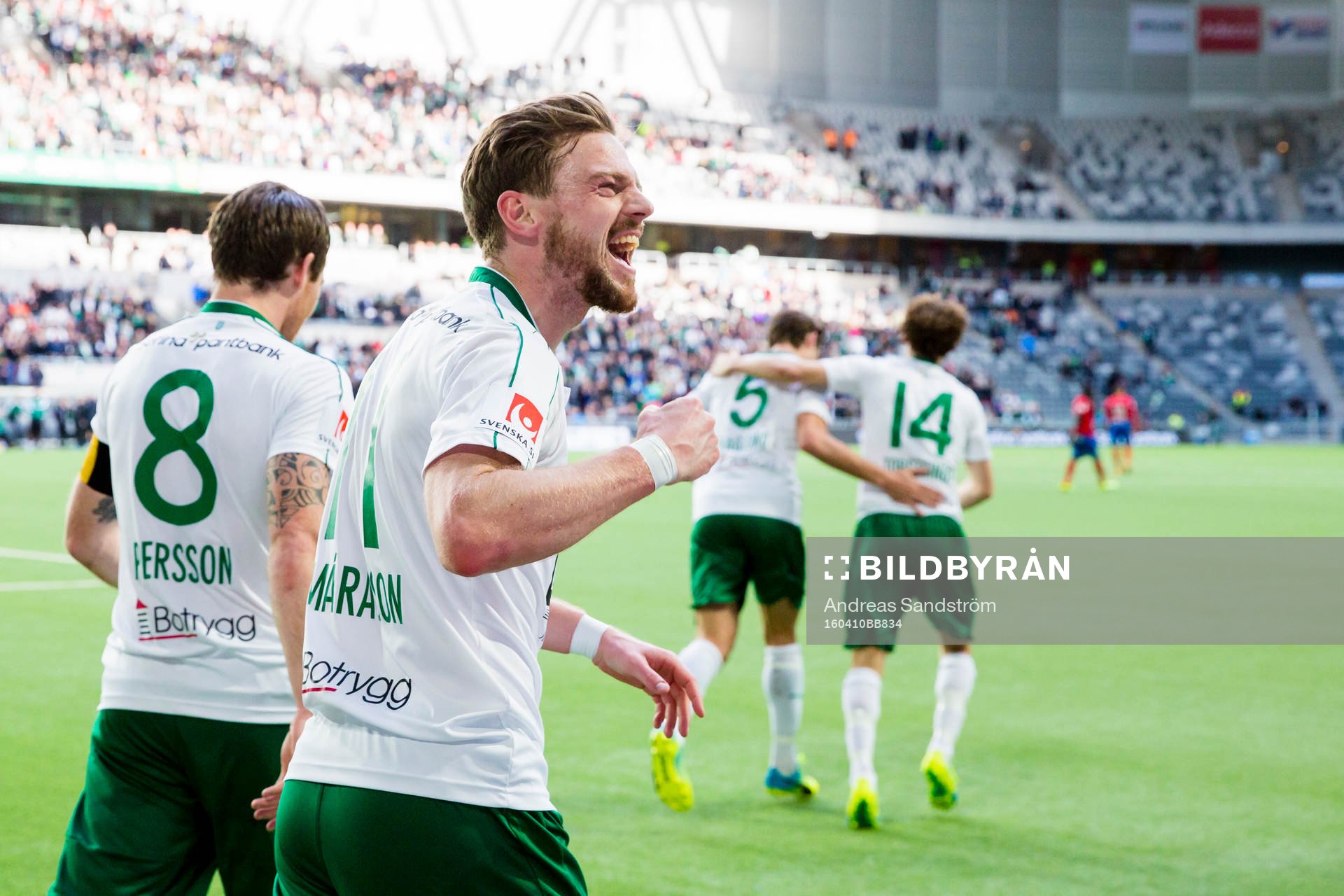 Hammarbys Arnor Smarason firar 5-1 målet av Erik
