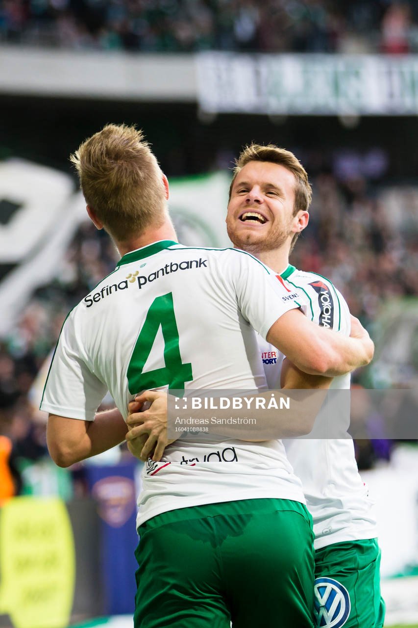 Hammarbys Erik Israelsson gör 5-1 och omfamnas av Måns