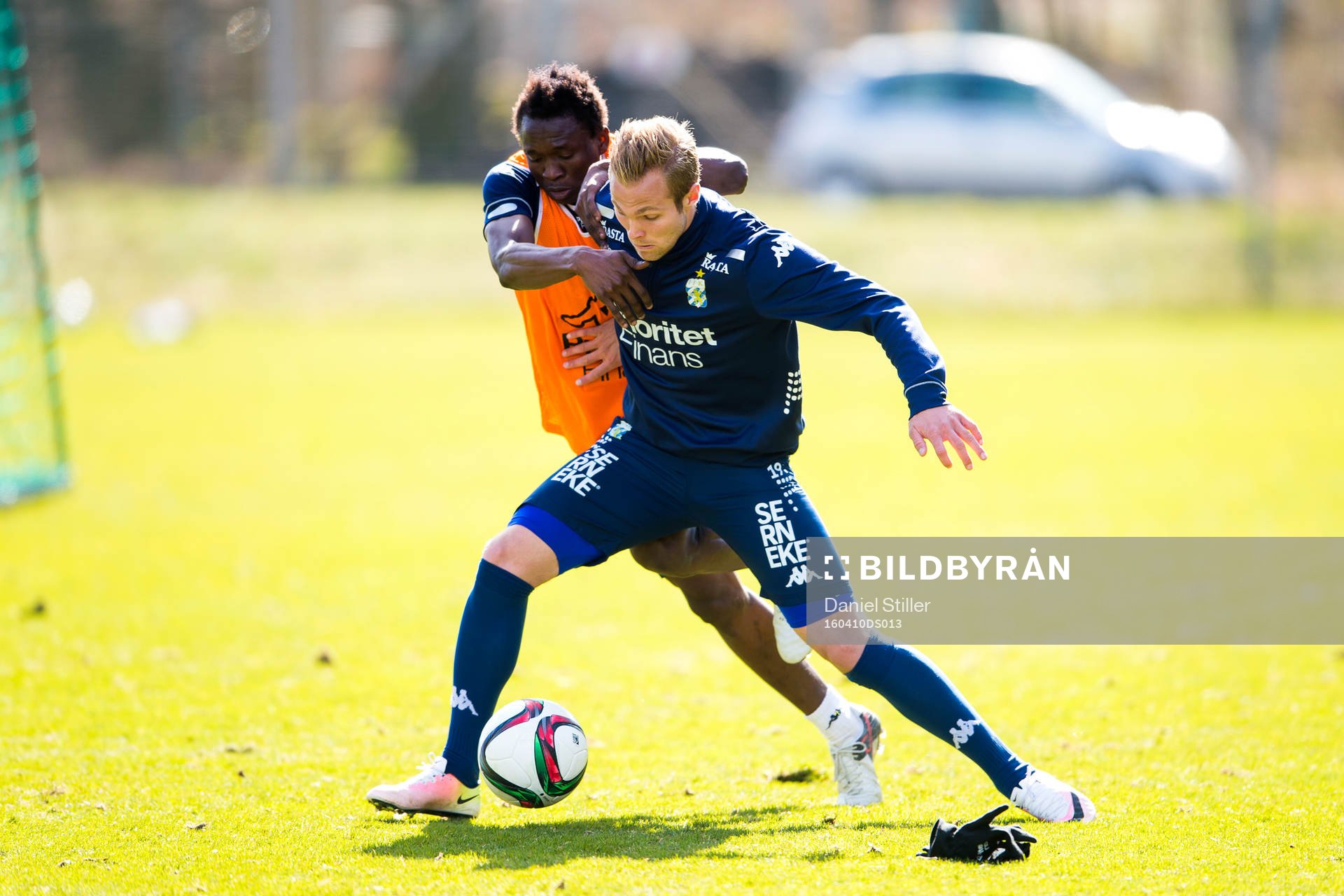 Gustav Engvall och Lawson Sabah under en träning med IFK Göteborg den 10 april 2016 i Göteborg.