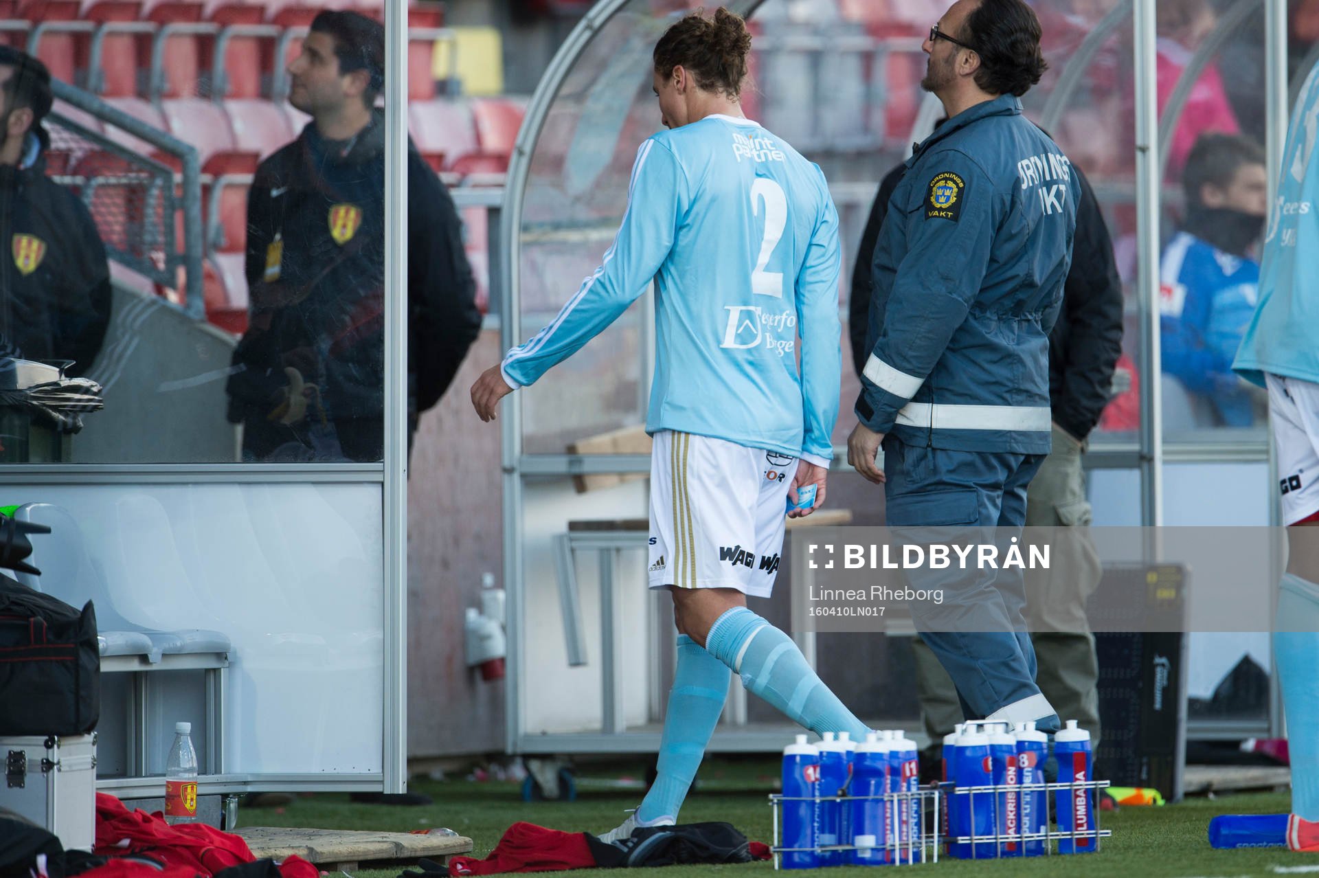 Degerfors Jonathan Azulay lämnar planen