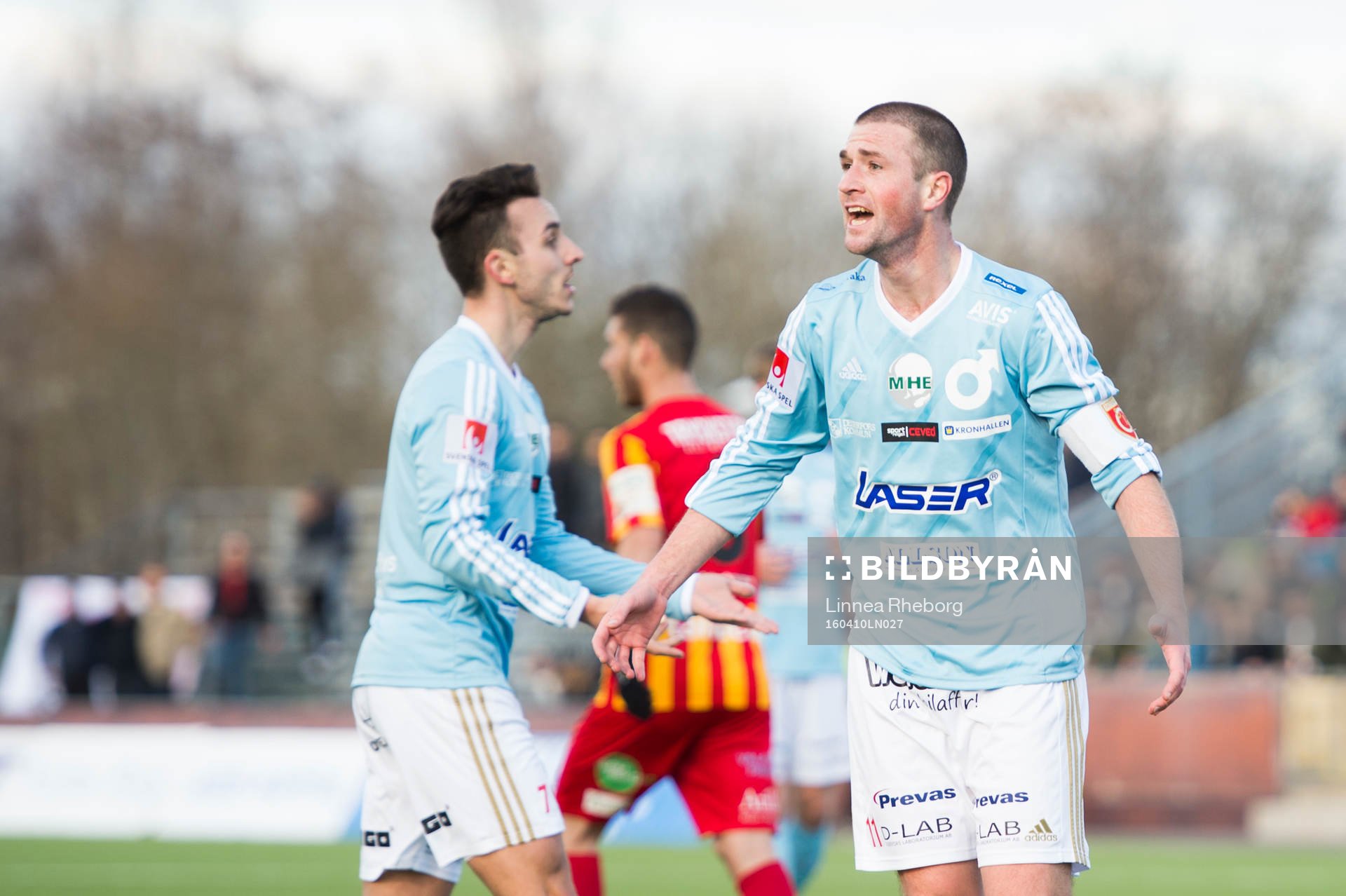 Degerfors Tobias Solberg reagerar på att ha fått sitt mål bortdömt under fotbollsmatchen i Superettan mellan Syrianska och Degerfors den 10 april 2016 i Södertälje.