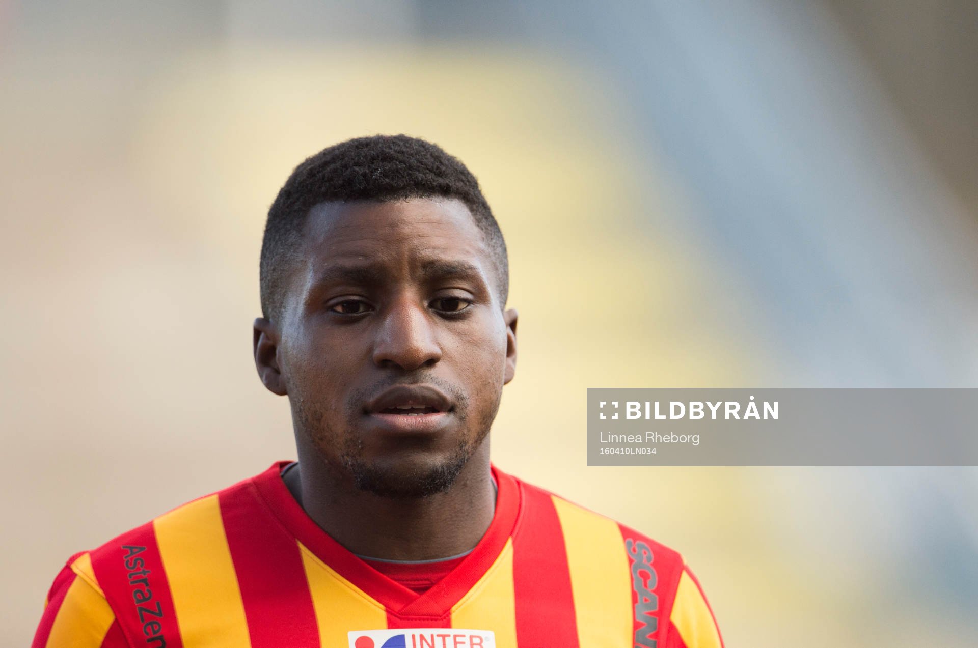 Syrianskas Samuel Akintioye under fotbollsmatchen i Superettan mellan Syrianska och Degerfors den 10 april 2016 i Södertälje.