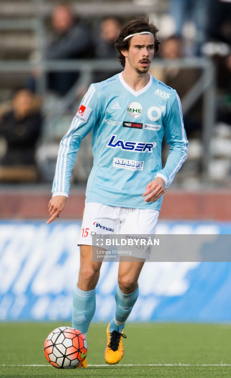 Degerfors Sebastian Olsson under fotbollsmatchen i Superettan mellan Syrianska och Degerfors den 10 april 2016 i Södertälje.