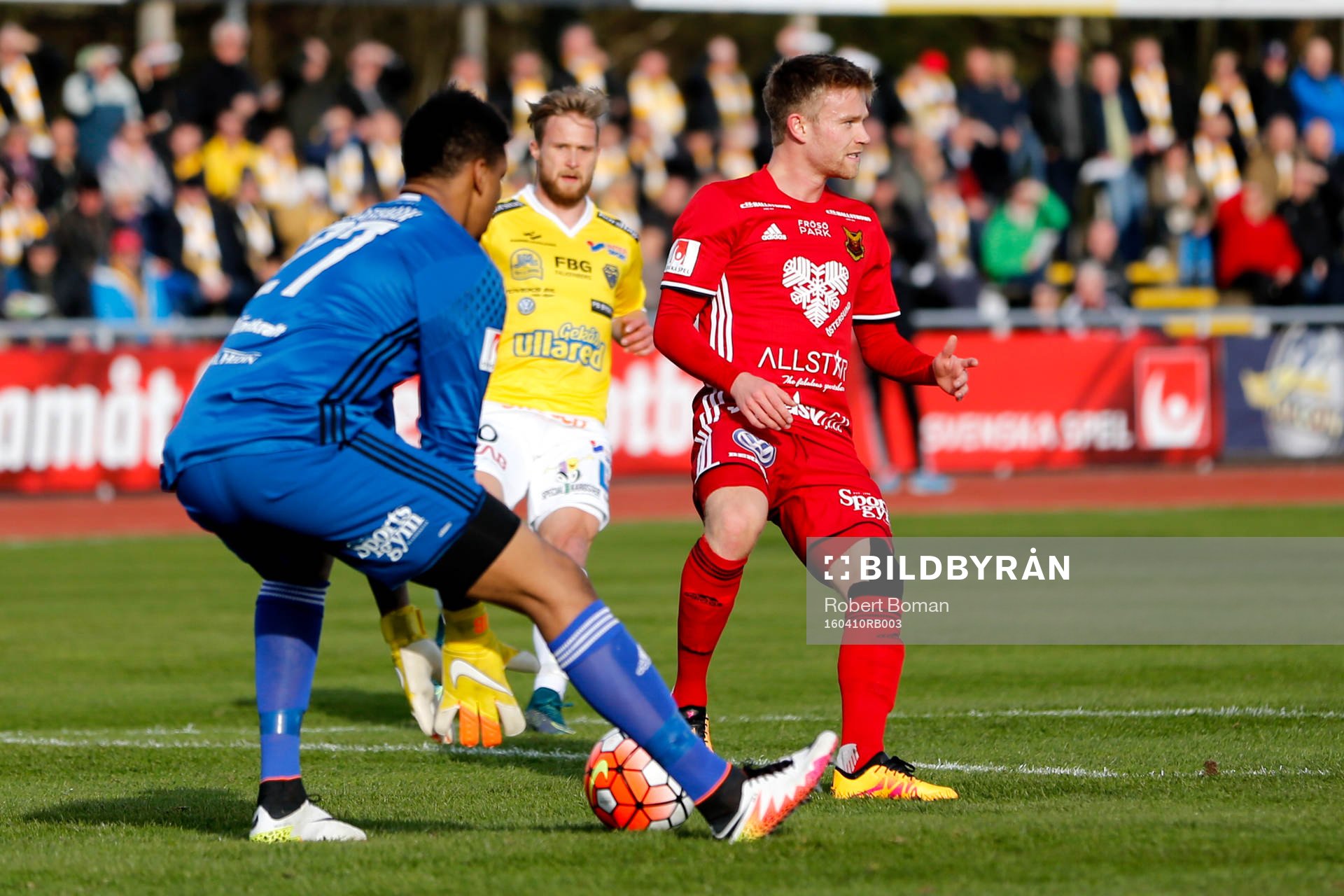 Östersunds Dennis Widgren och målvakt Jamal Blackman och