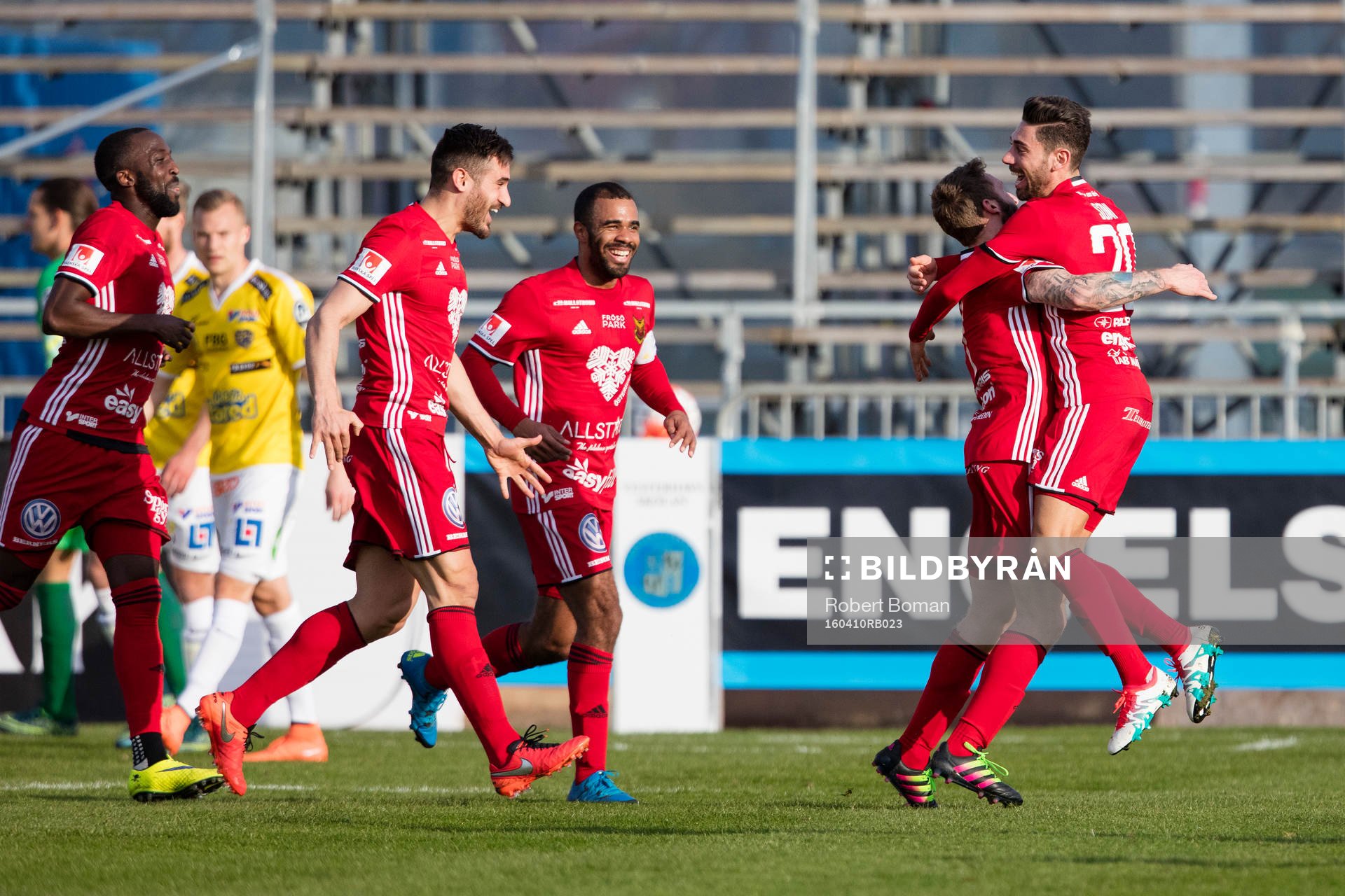 Östersunds spelare jublar