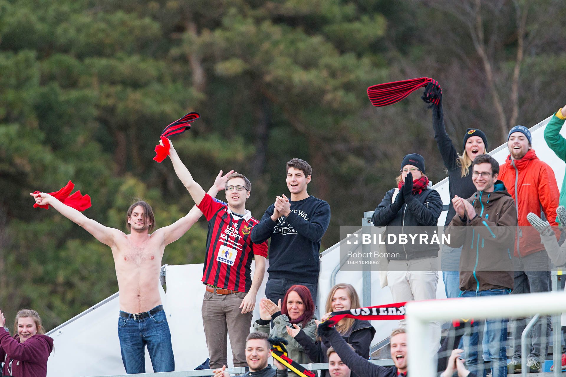 Östersunds supportrar jublar
