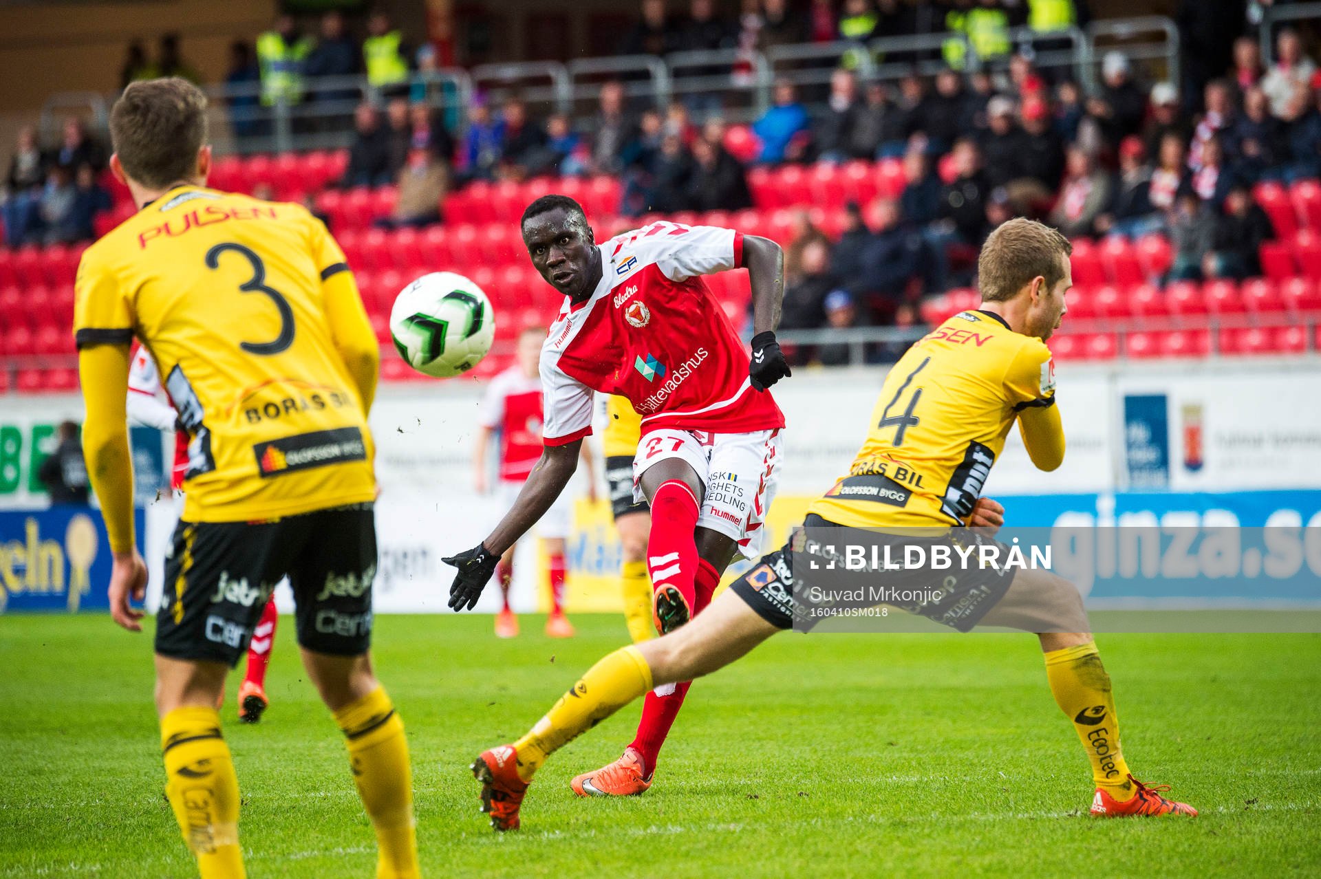 Kalmars Papa Alioune Diouf och Elfsborgs Adam Lundqvist och