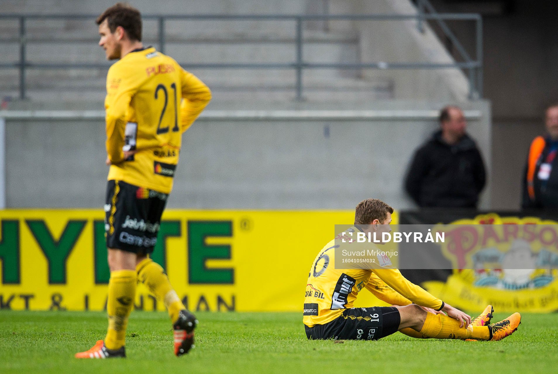 Elfsborgs Henning Hauger och Viktor Claesson deppar