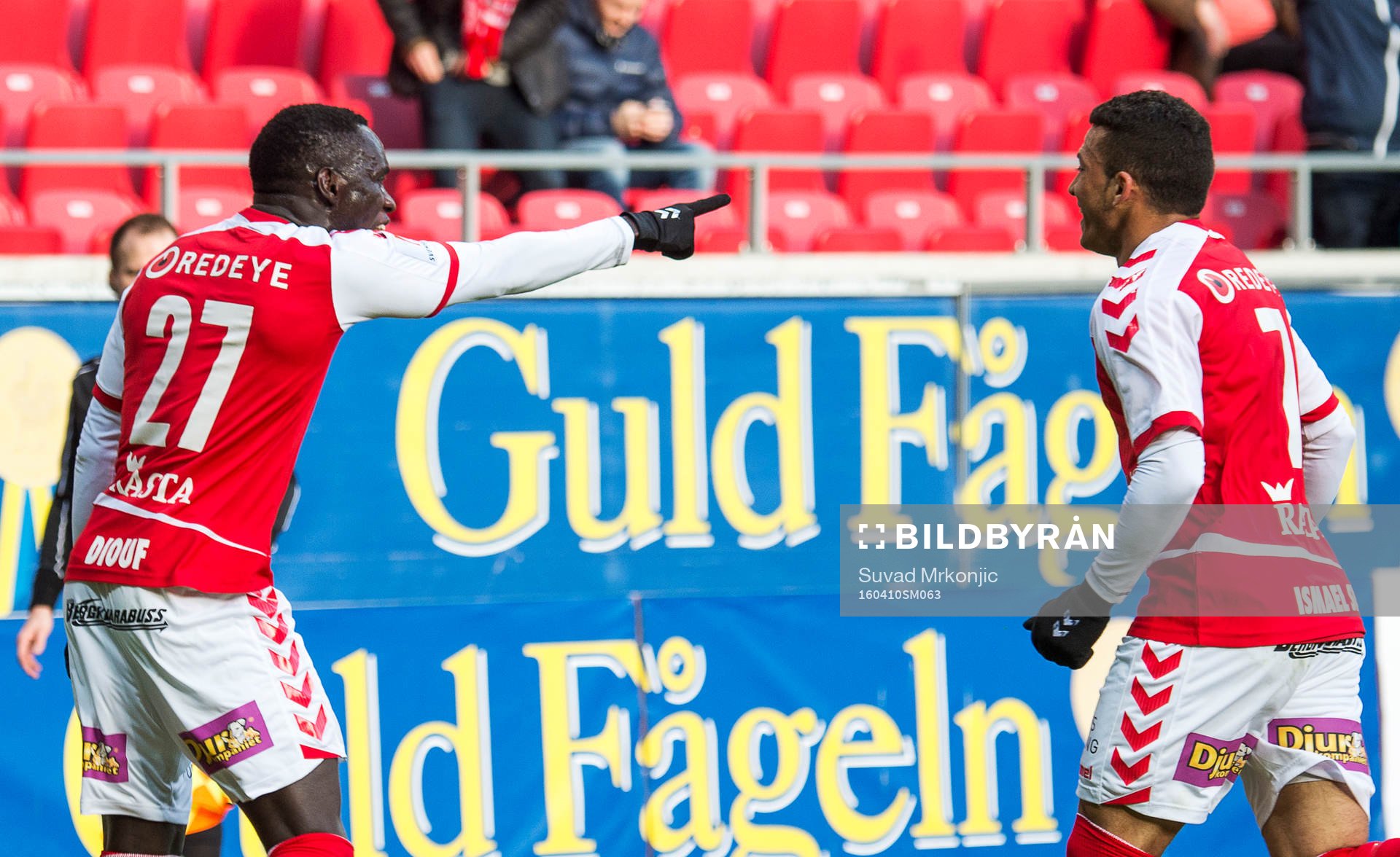 Kalmars Papa Alioune Diouf och Ismael Silva Lima jublar under fotbollsmatchen i Allsvenskan mellan Kalmar och Elfsborg den 10 april 2016 i Kalmar.