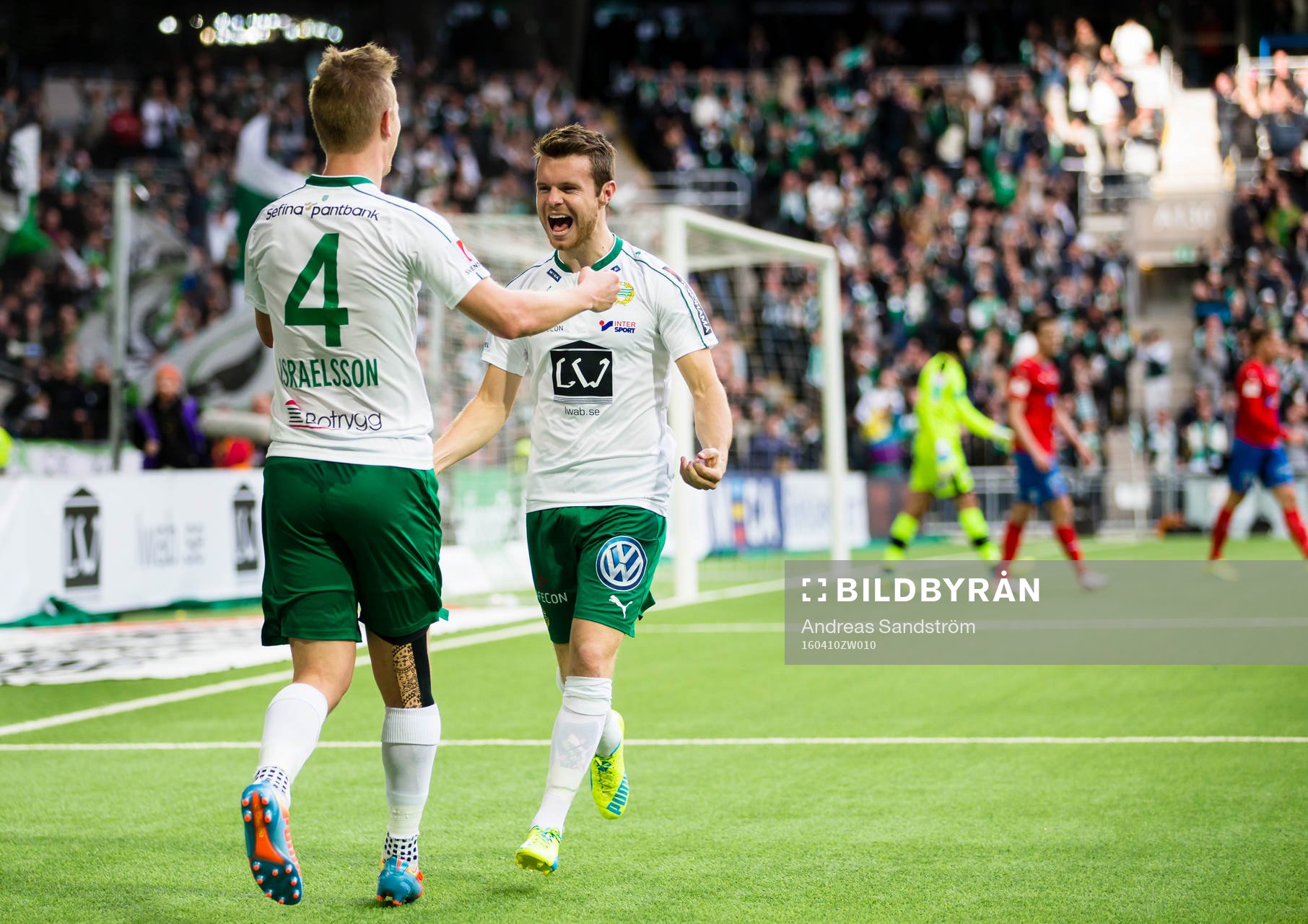 Hammarbys Erik Israelsson gör 5-1 och gratuleras av Måns