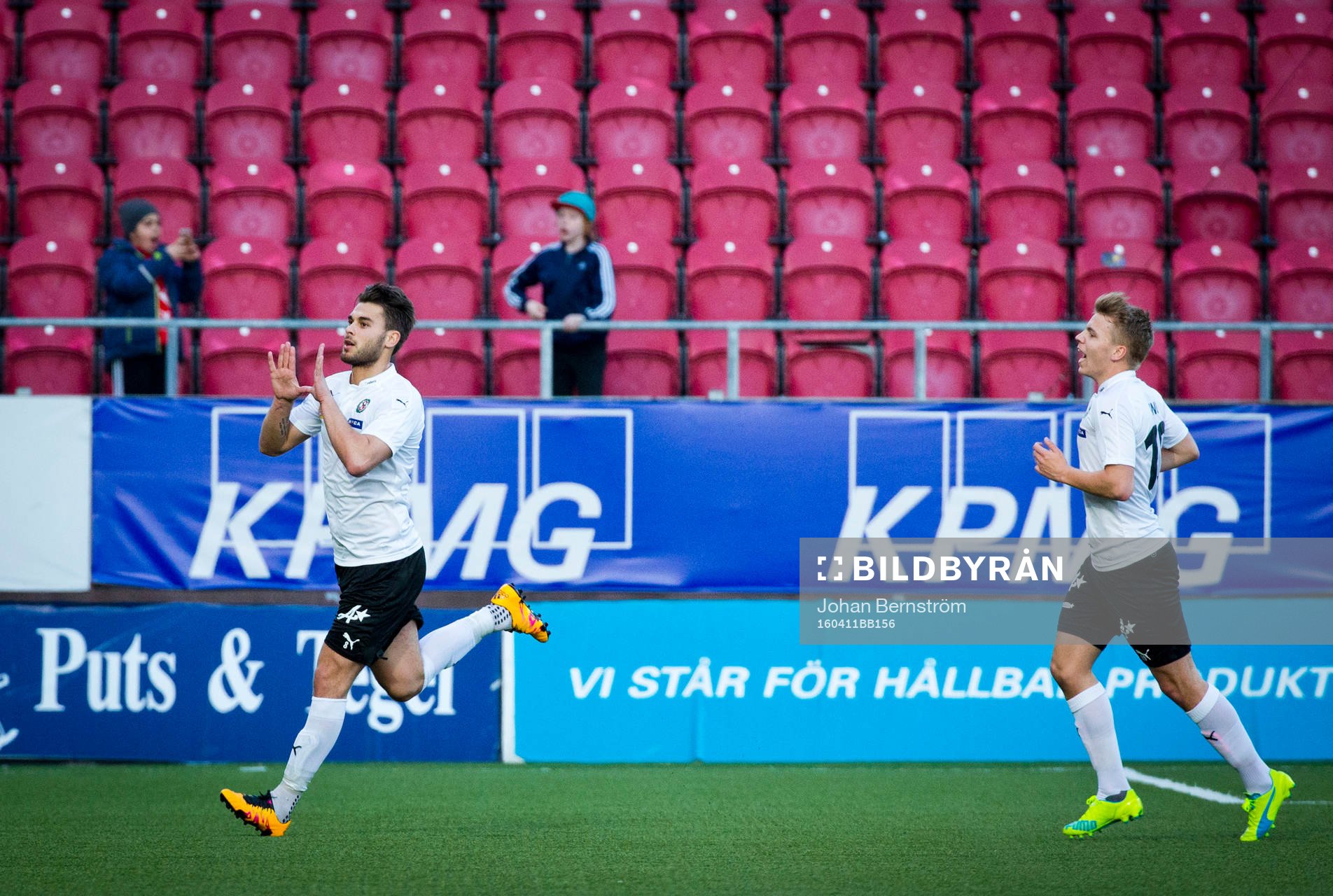 Örebros Astrit Ajdarevic gör 1-0 och jublar