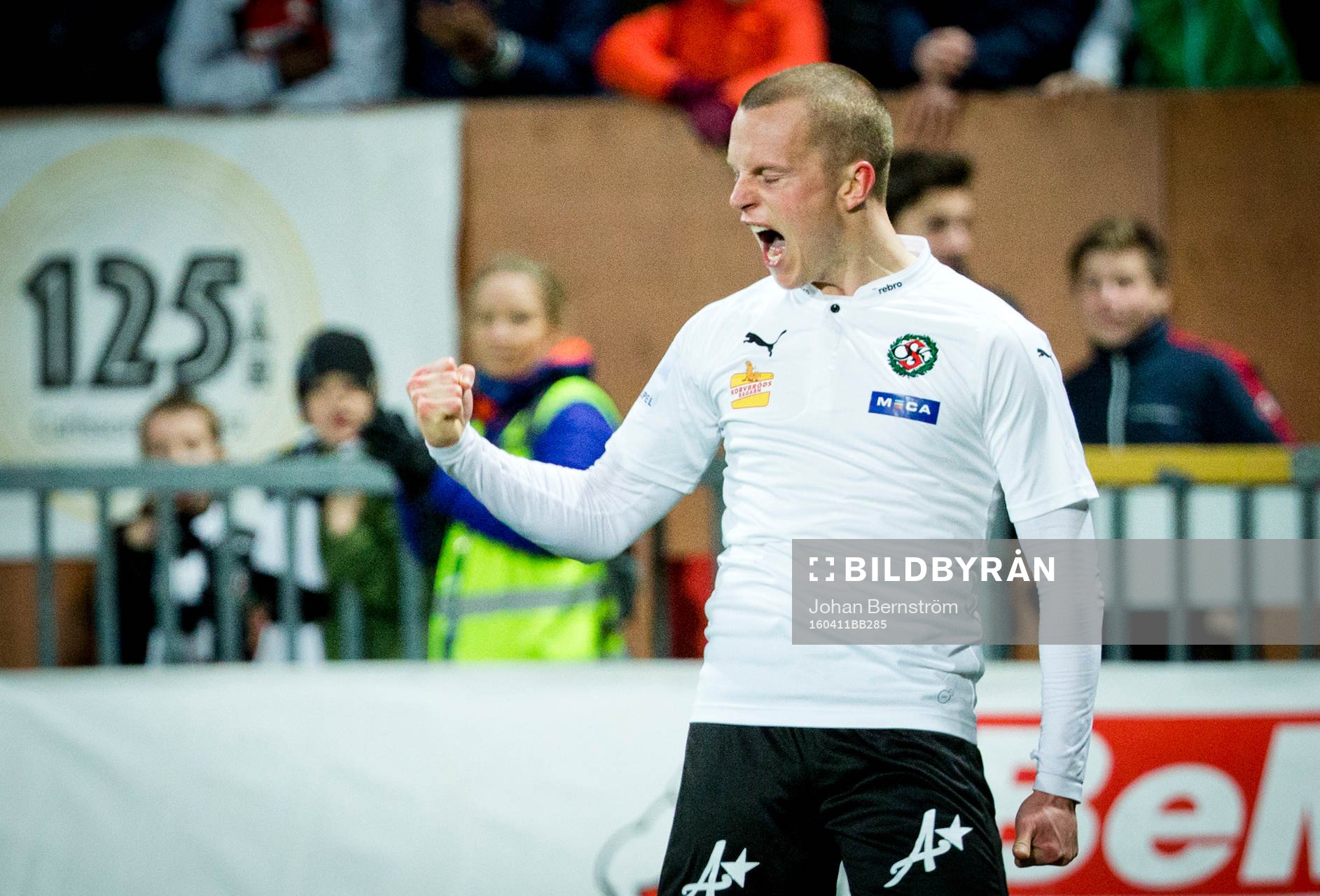 Örebros Daniel Gustavsson gör 2-0 och jublar