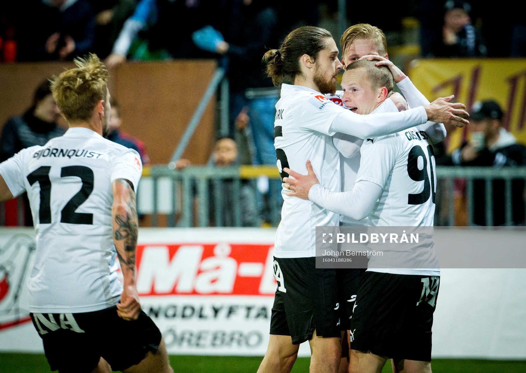 Örebros Daniel Gustavsson gör 2-0 och jublar under fotbollsmatchen i Allsvenskan mellan Örebro och Jönköping Södra den 11 april 2016 i Örebro.
