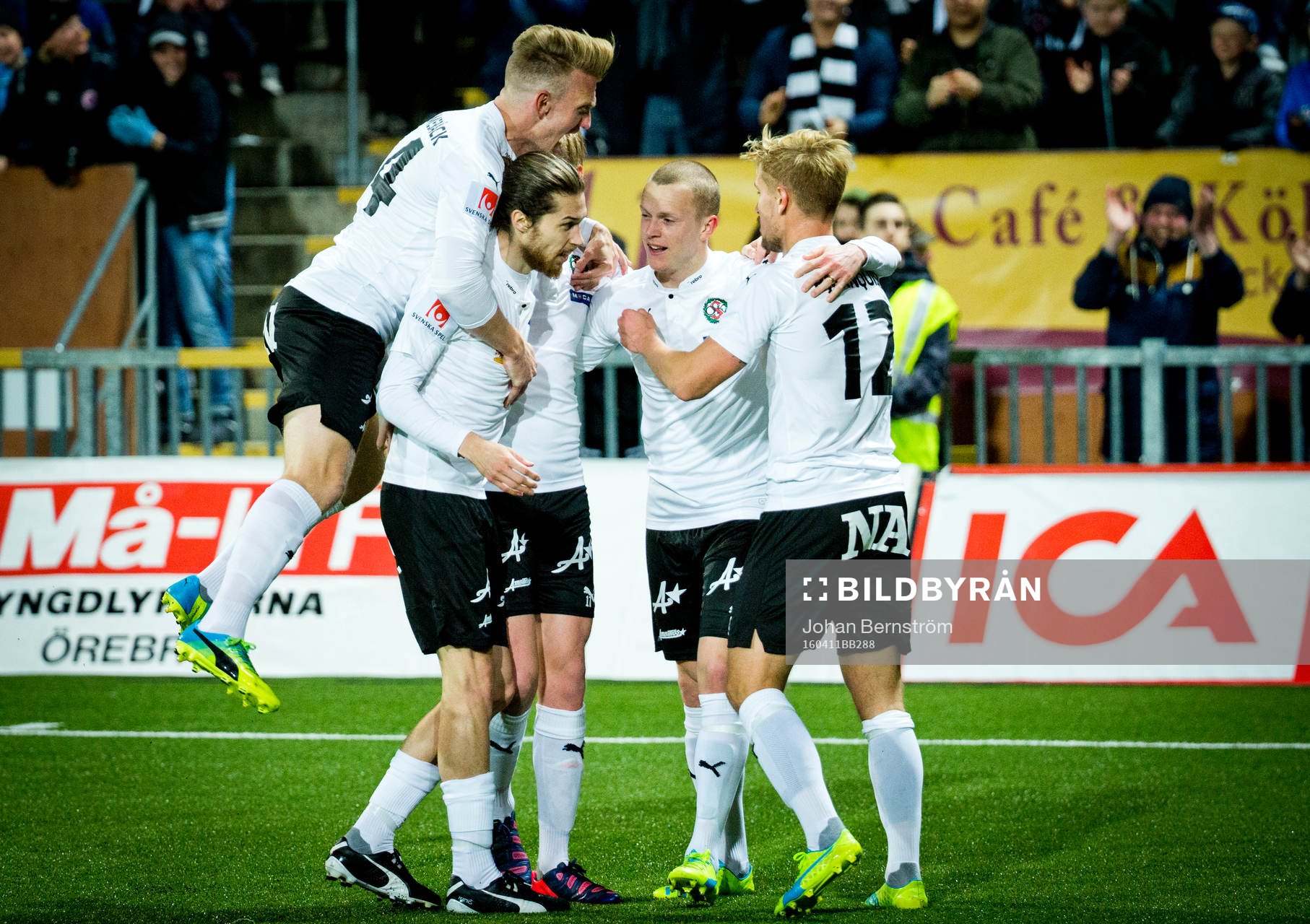 Örebros Daniel Gustavsson gör 2-0 och jublar med Daniel