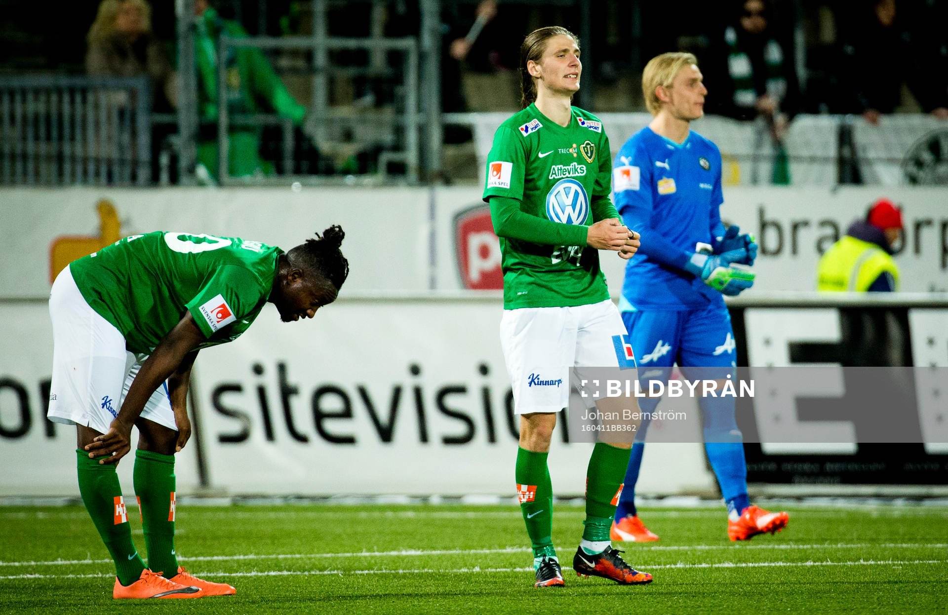 Jönköpings Moses Ogbu och Pawel Cibicki deppar