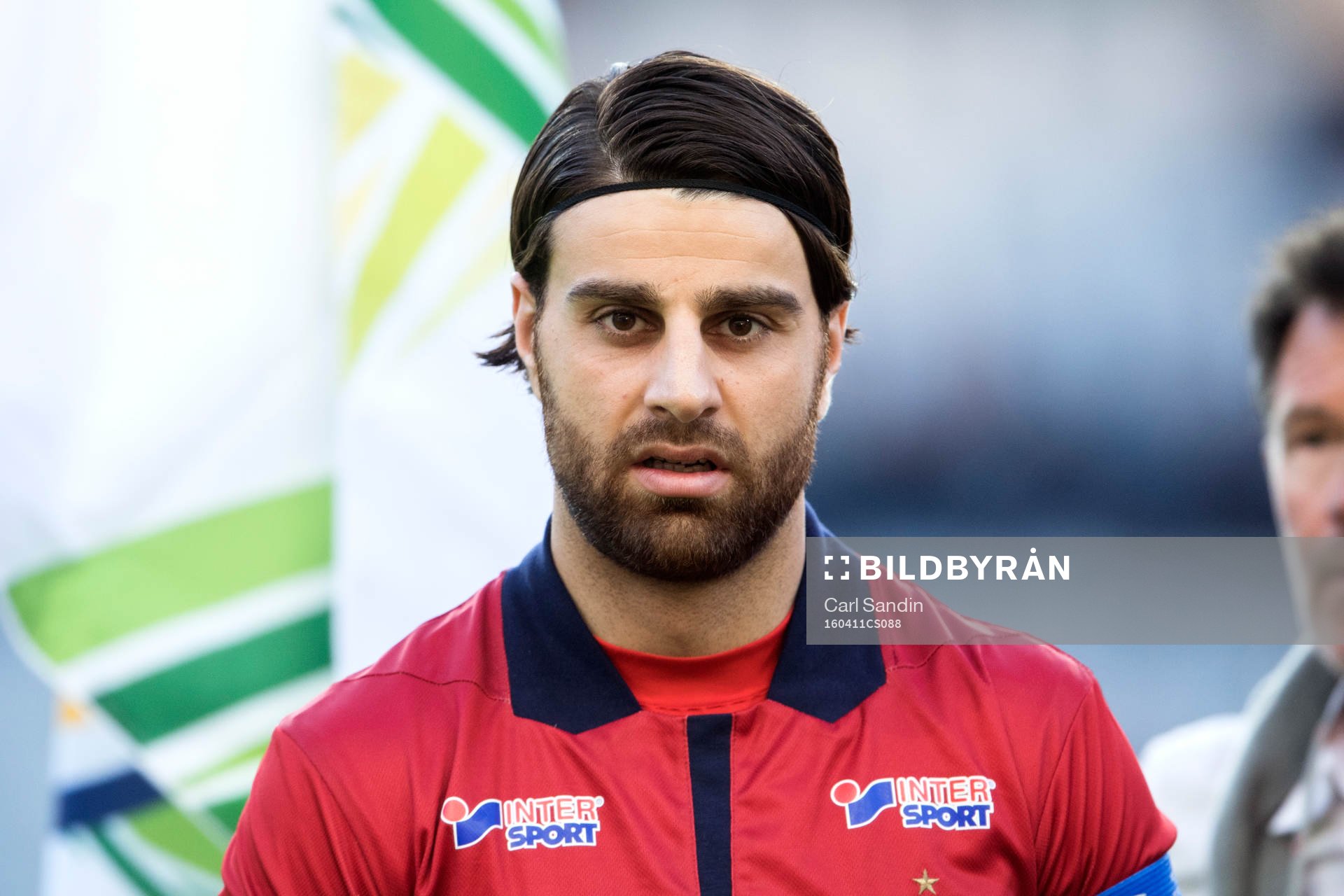 Örgrytes George Mourad vid lineup innan fotbollsmatchen i