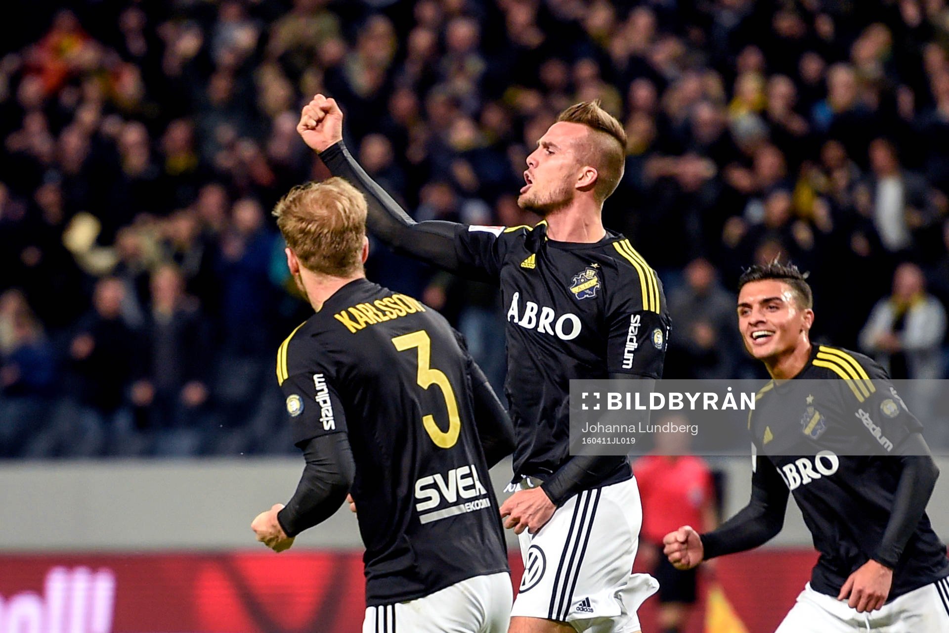 AIK:s Fredrik Brustad jublar efter 3-3 under fotbollsmatchen i Allsvenskan mellan AIK och IFK Göteborg den 11 april 2016 i Stockholm. 
