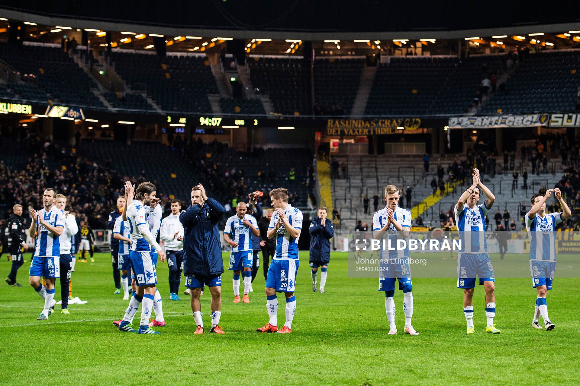 IFK Göteborgs spelare tackar publiken