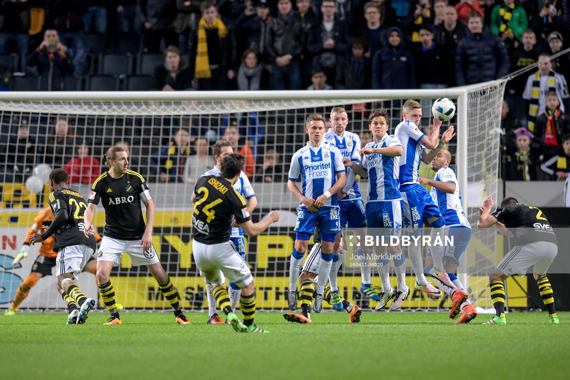 s Stefan Ishizaki gör 2-1 på frispark