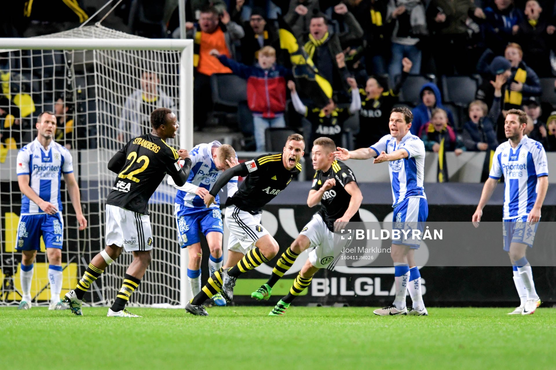 s Fredrik Brustad jublar