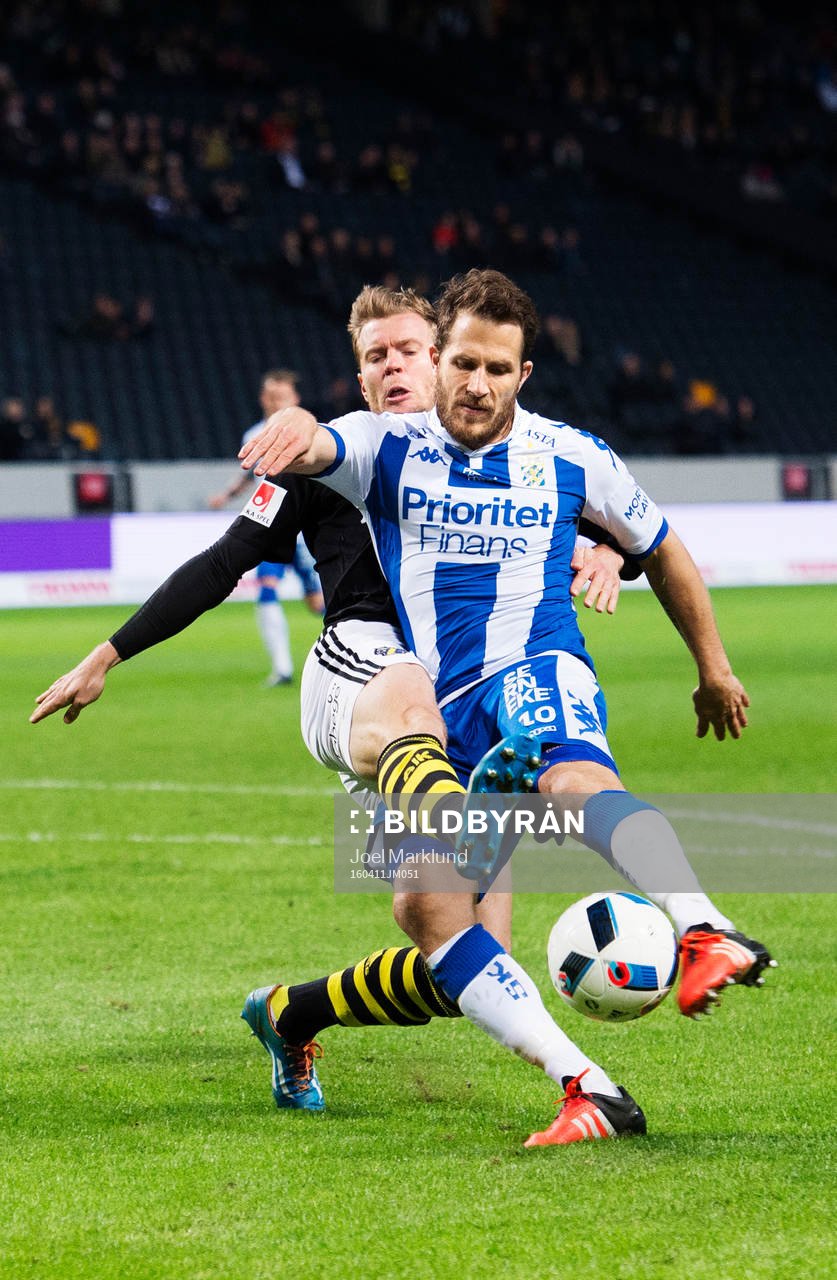 s Per Karlsson utmanas av IFK Göteborgs Tobias Hysén
