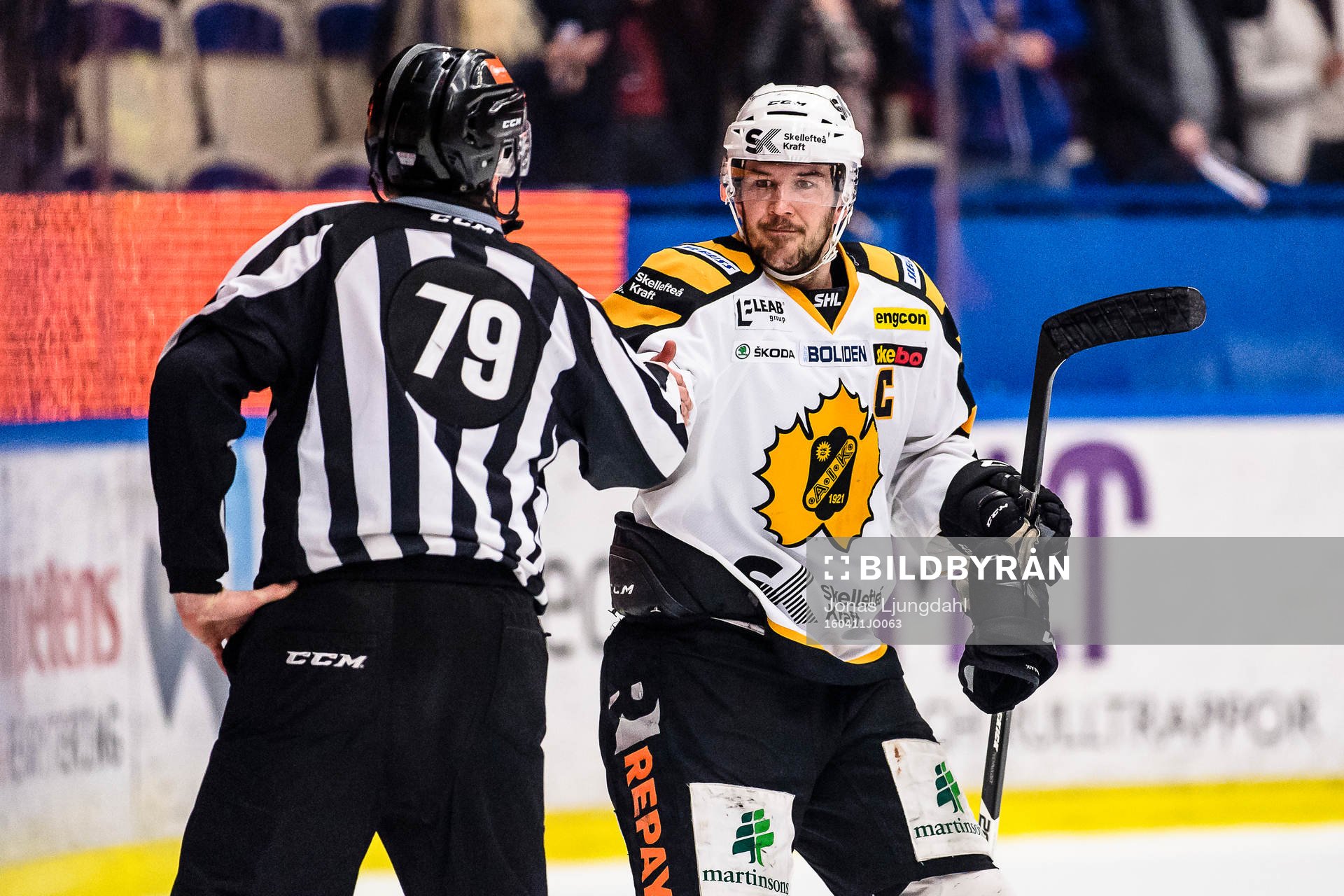 Skellefteås Jimmie Ericsson tackar linjemannen