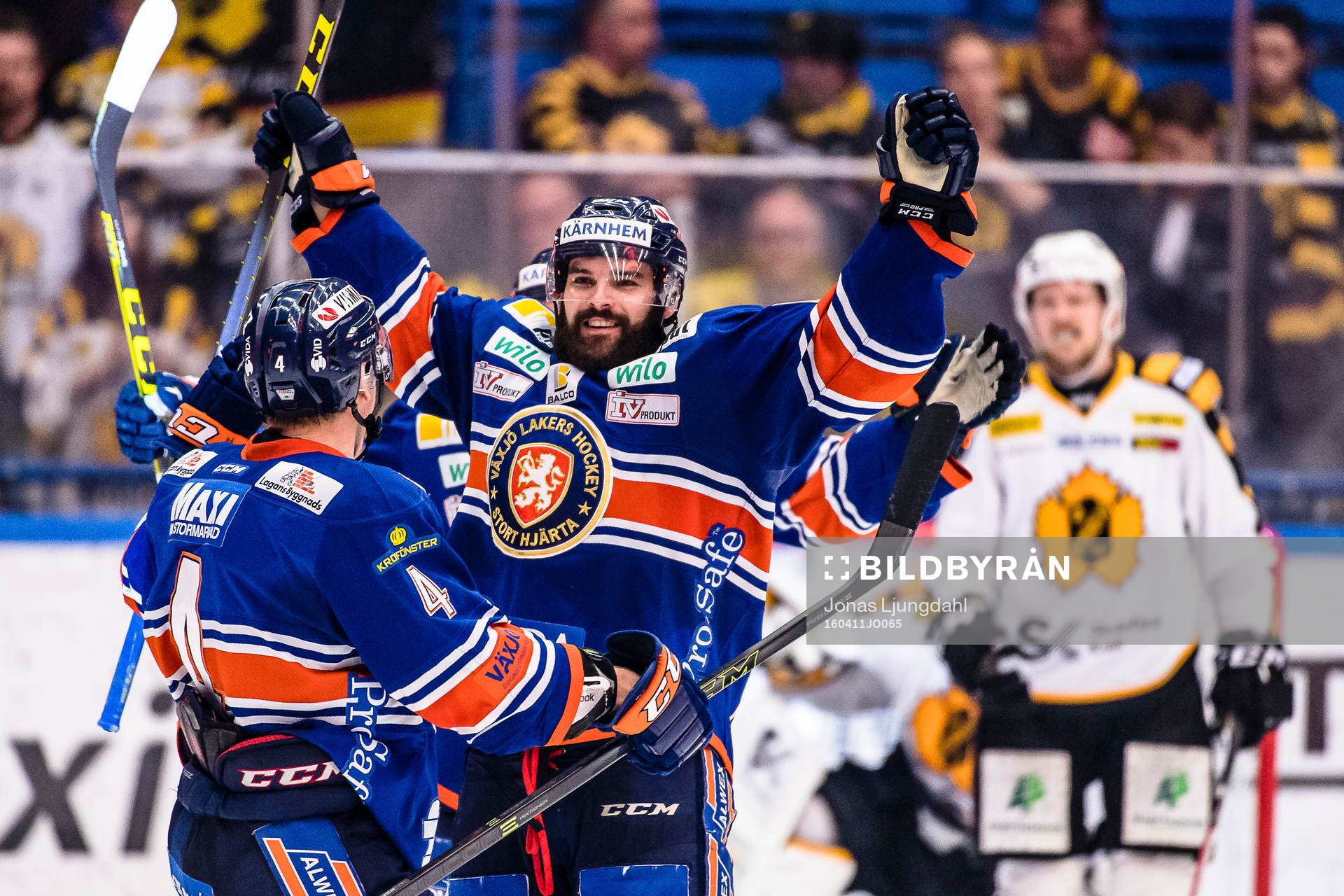 Växjös Linus Fröberg jublar