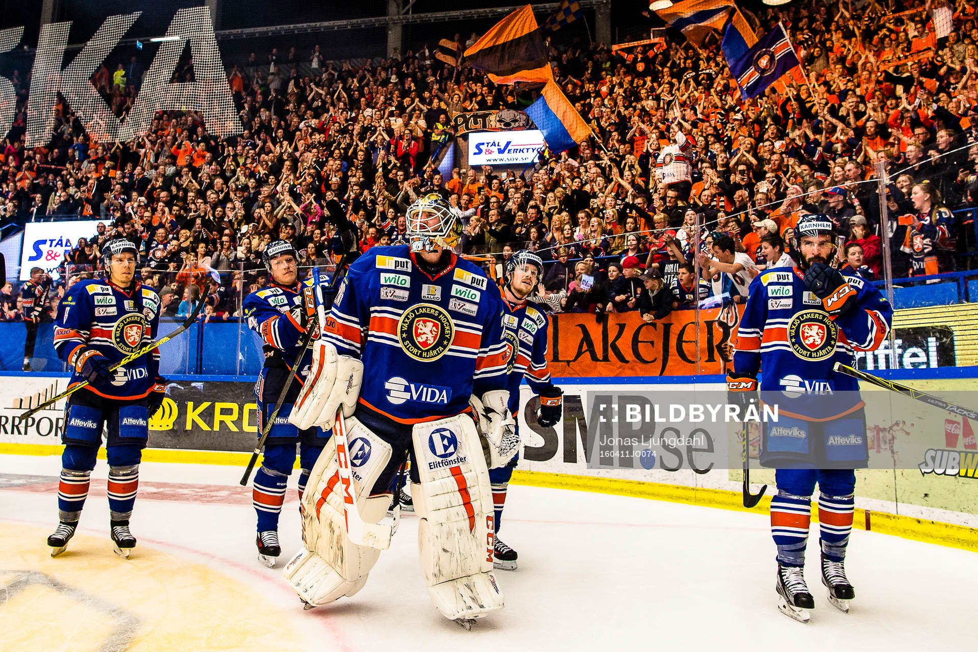 Växjös spelare jublar framför fansen
