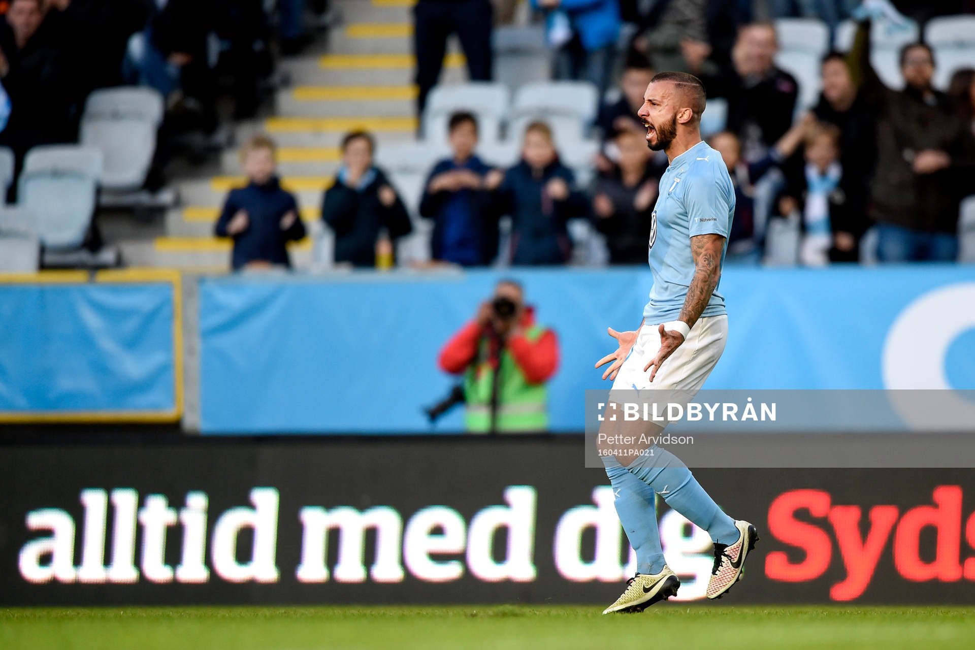 Malmö FFs Guillermo Molins jublar efter 1-1 under fotbollsmatchen i Allsvenskan mellan Malmö FF och GIF Sundsvall den 11 april 2016 i Malmö.