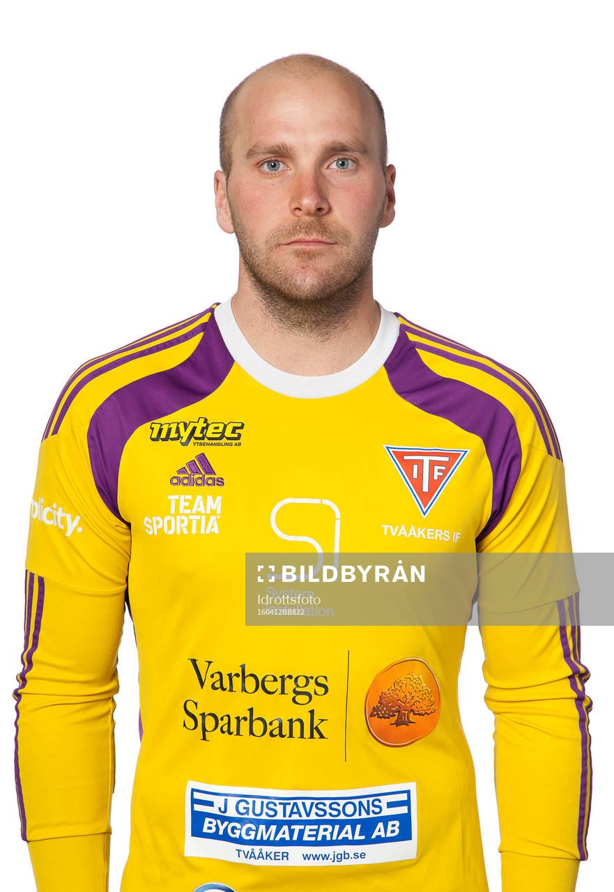 Målvakt Joakim Dahlberg poserar för ett porträtt den 12 april 2016 i Tvååker.