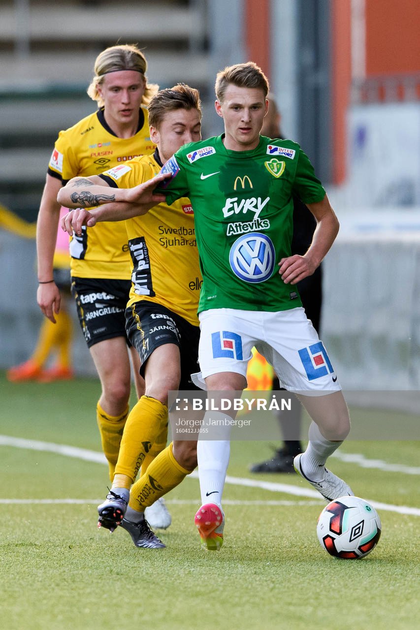 Jönköpings Markus Tegebäck med Elfsborgs Thomas Kind