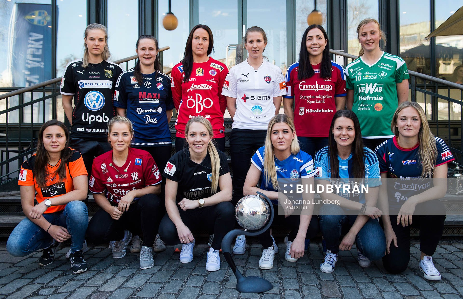 Spelarna står uppställda för ett lagfoto