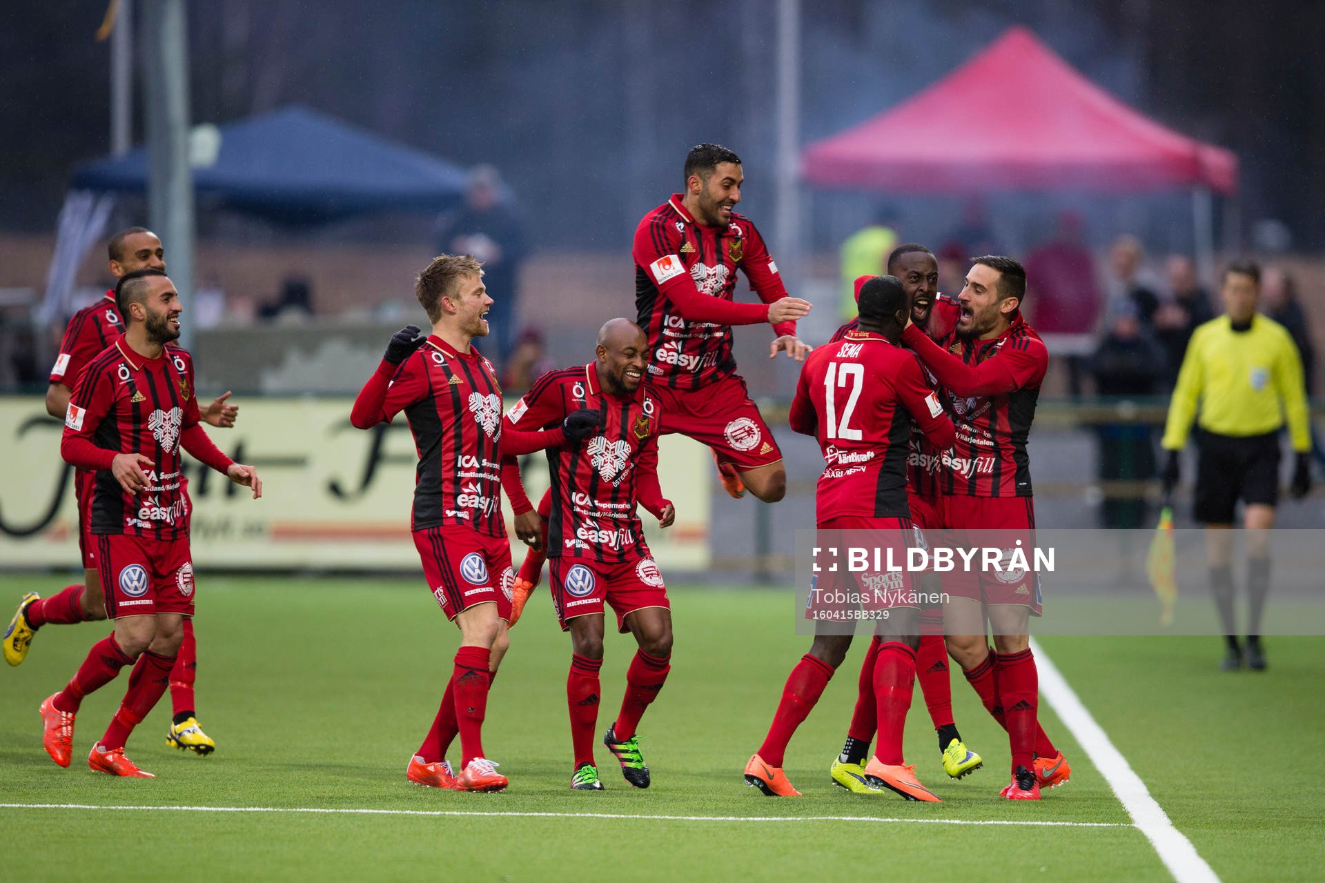 Östersunds spelare jublar