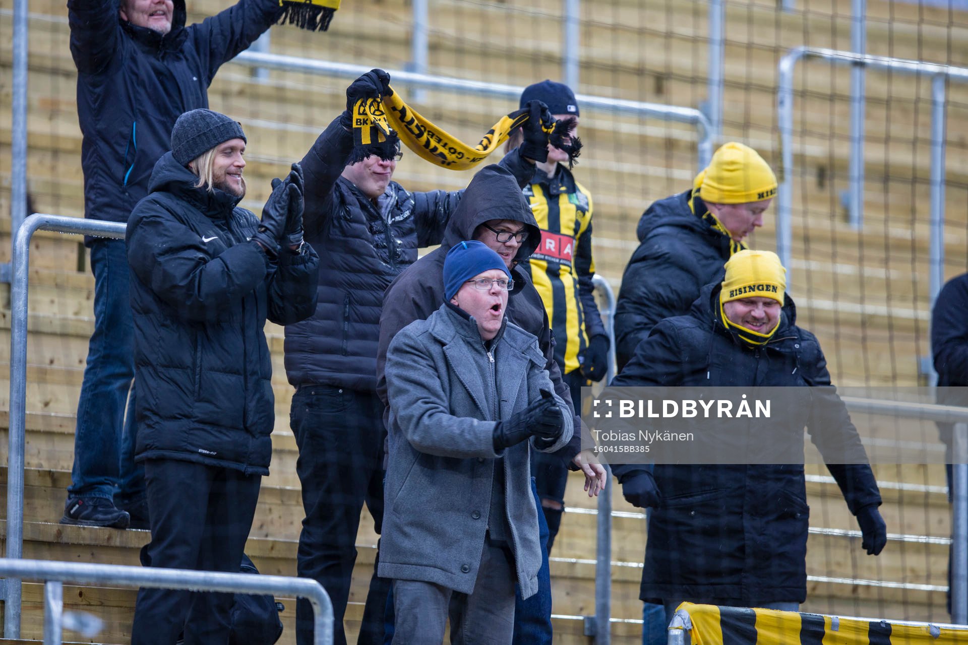 Häckens supportrar jublar