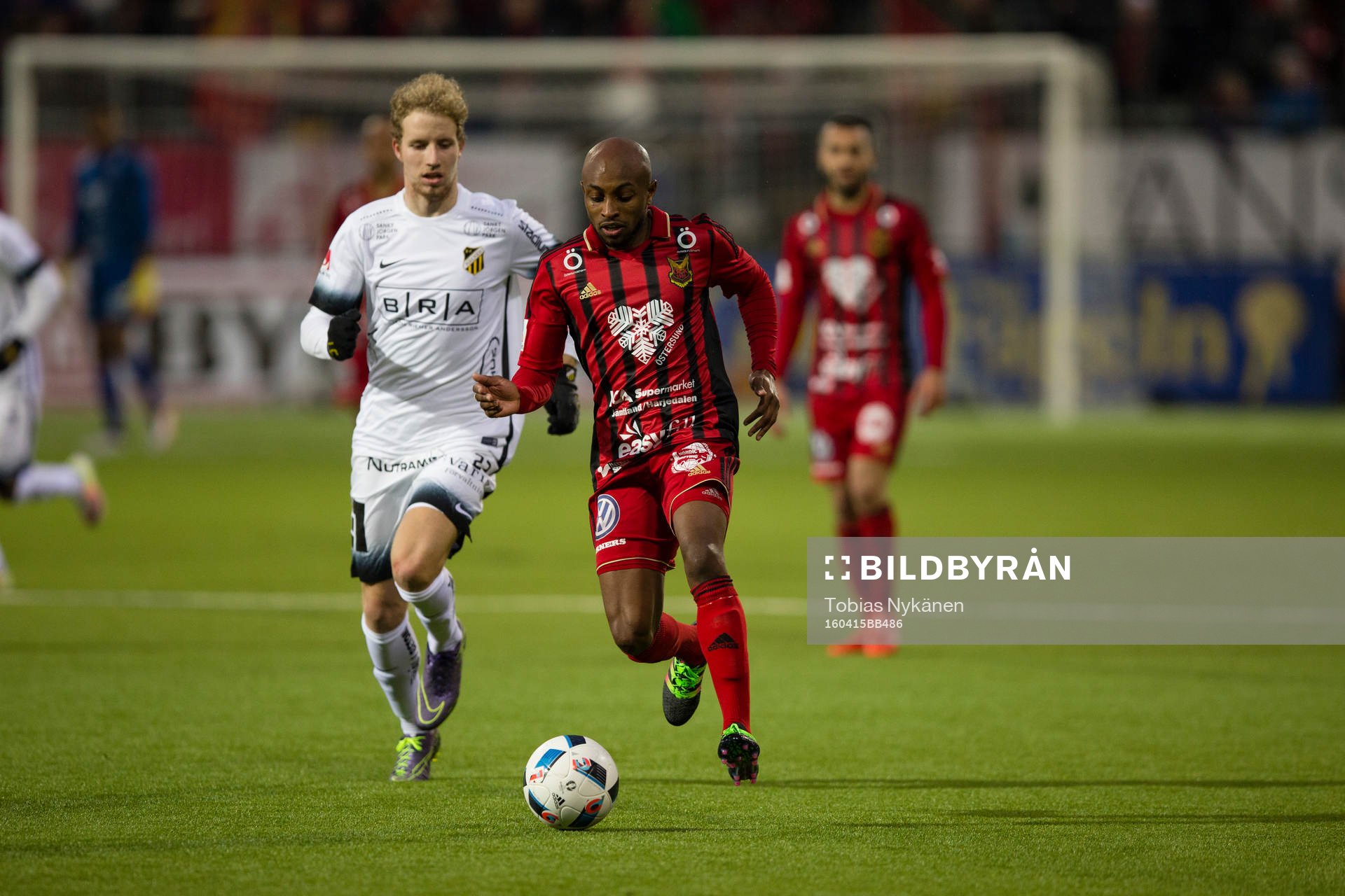 Östersunds Fouad Bachirou mot Häckens Joel Andersson
