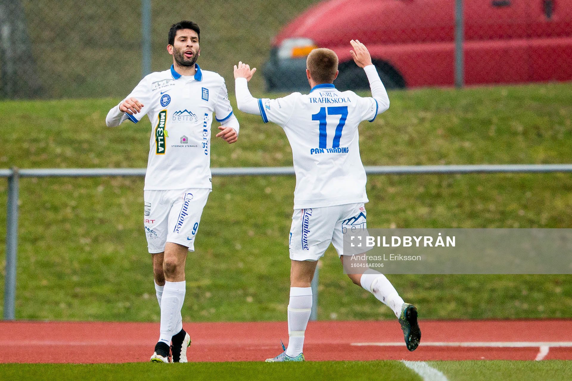 Akropolis Luca Gerbino Polo jublar tillsammans med Victor Söderström efter att ha kvitterat till 1-1 under fotbollsmatchen i division 1 norra mellan Akropolis IF och IFK Luleå den 16 april 2016 i Stockholm.
