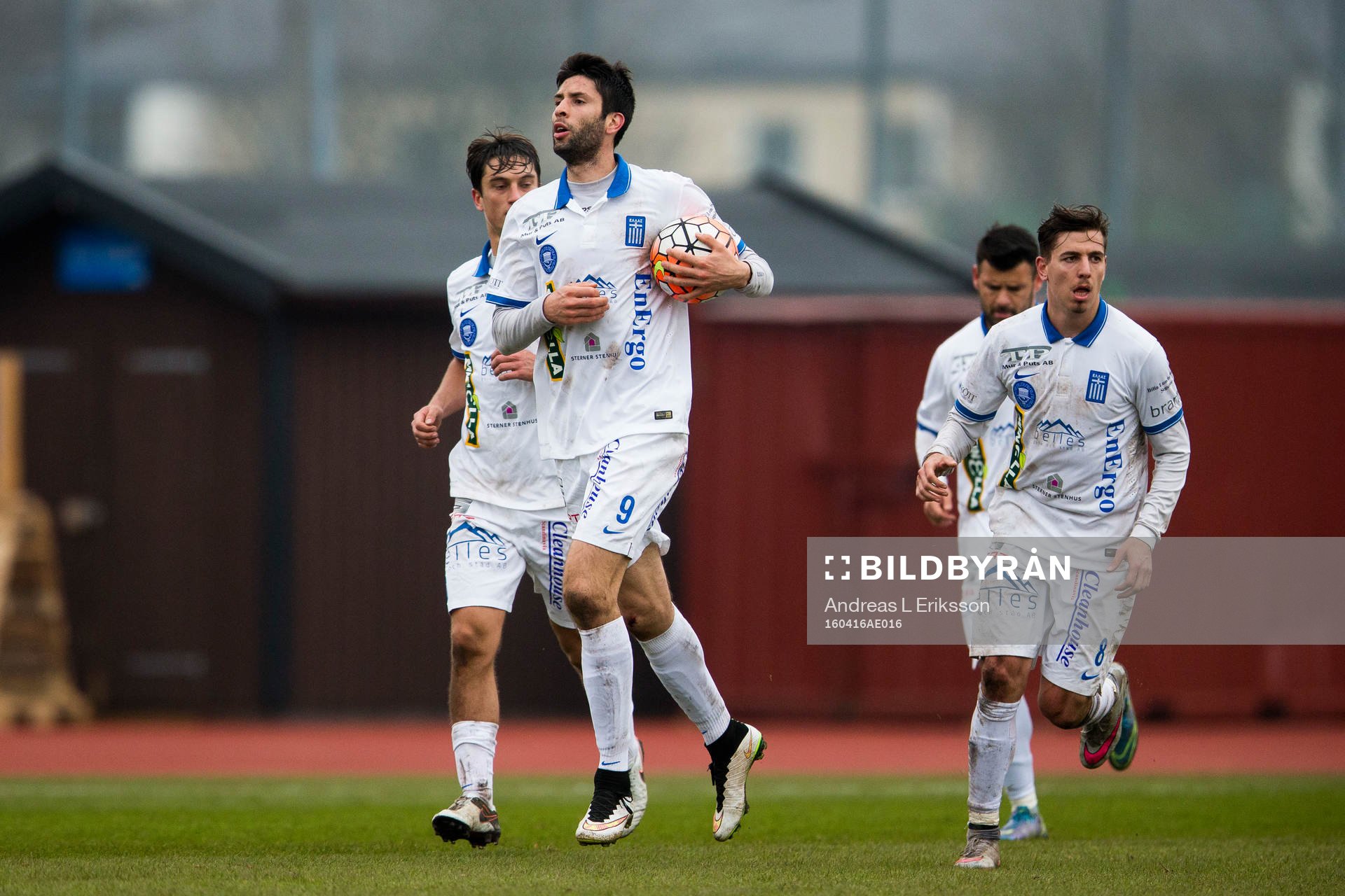 Akropolis Luca Gerbino Polo springer med bollen