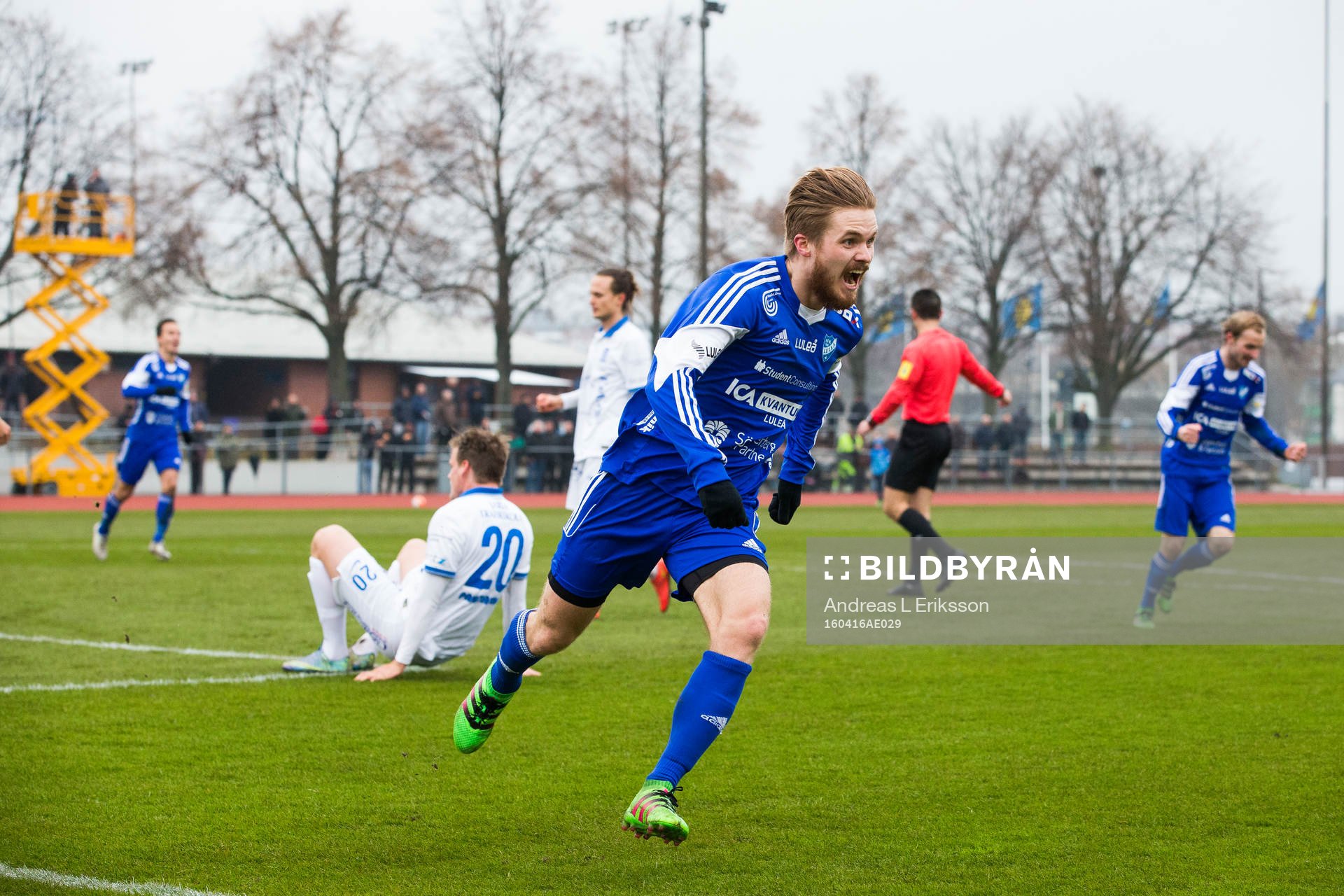 Luleås Joel Rajalakso jublar